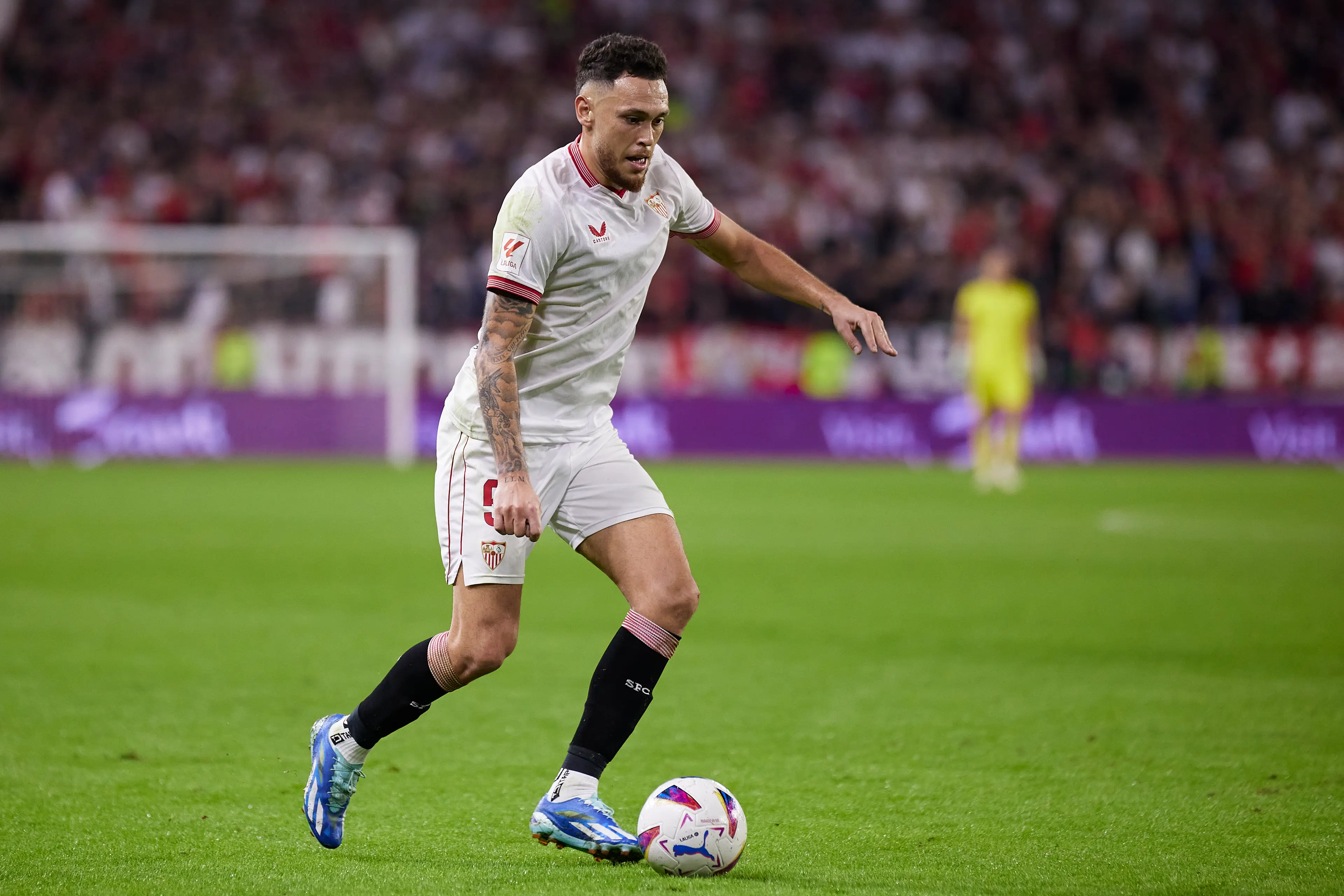Ocampos playing for Sevilla. (Image