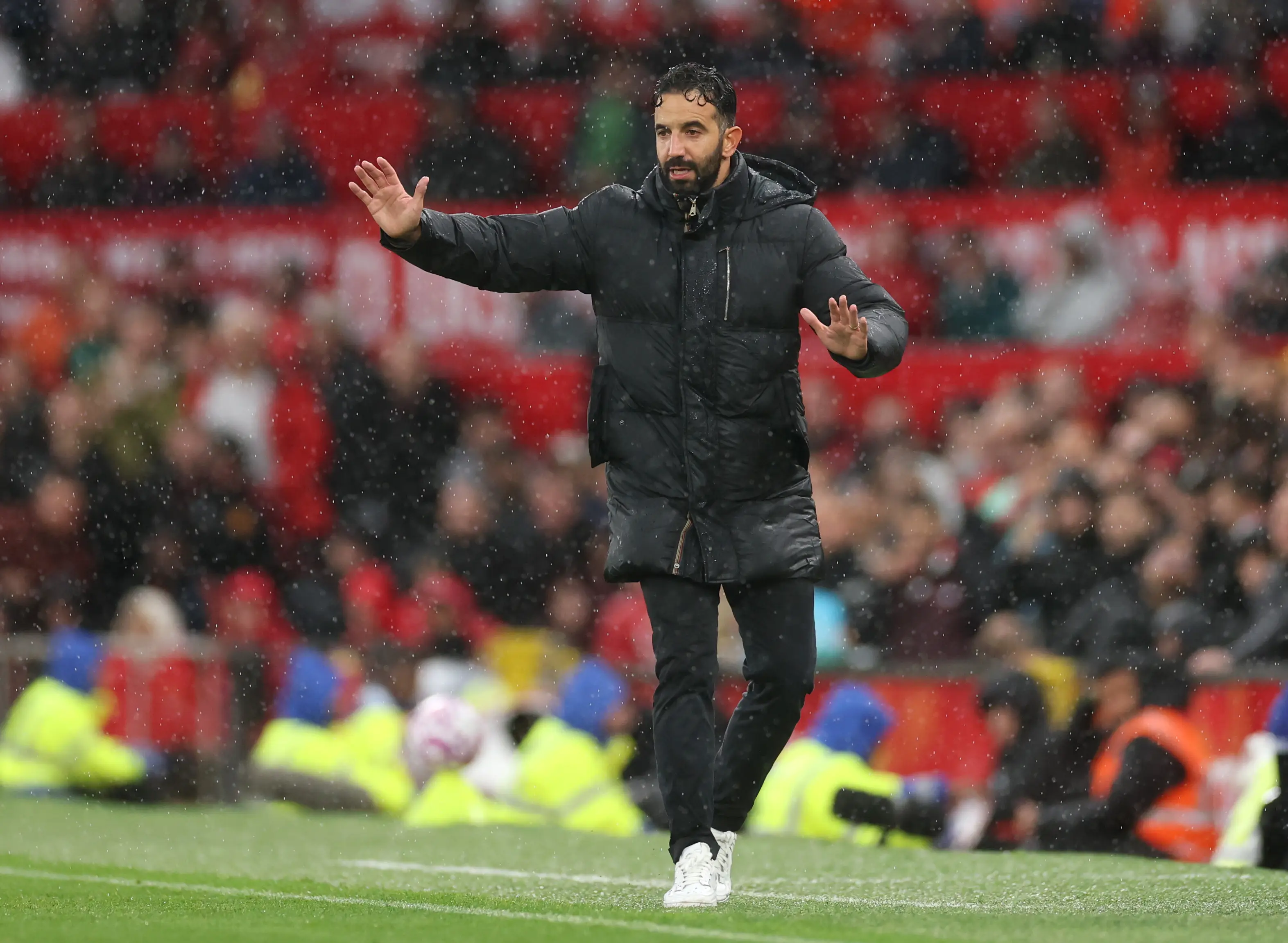 Ruben Amorim hands out instructions beyond his technical area. Image: Getty 