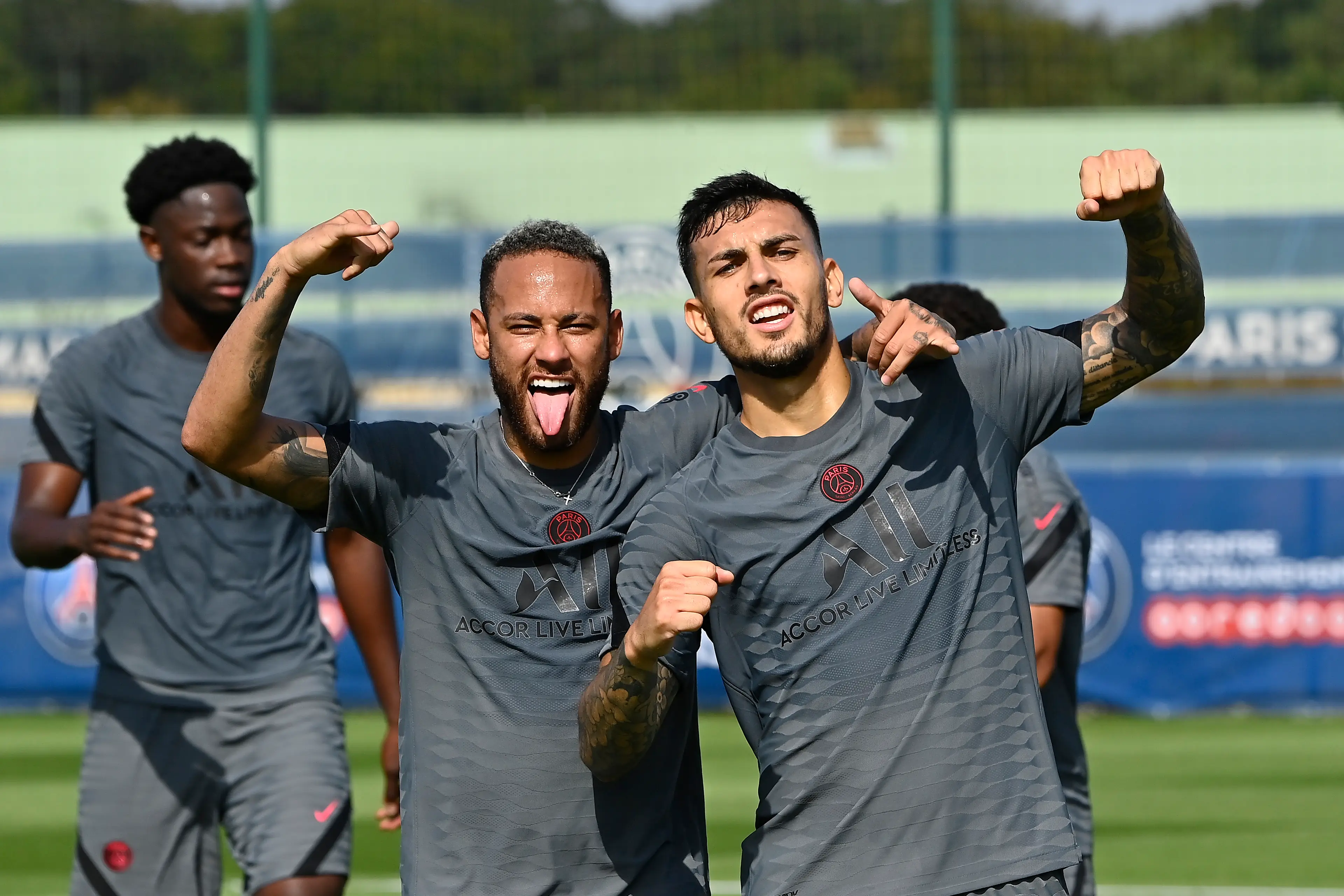 Neymar and Leandro Paredes during a Paris Saint-Germain training session. Image: Getty 