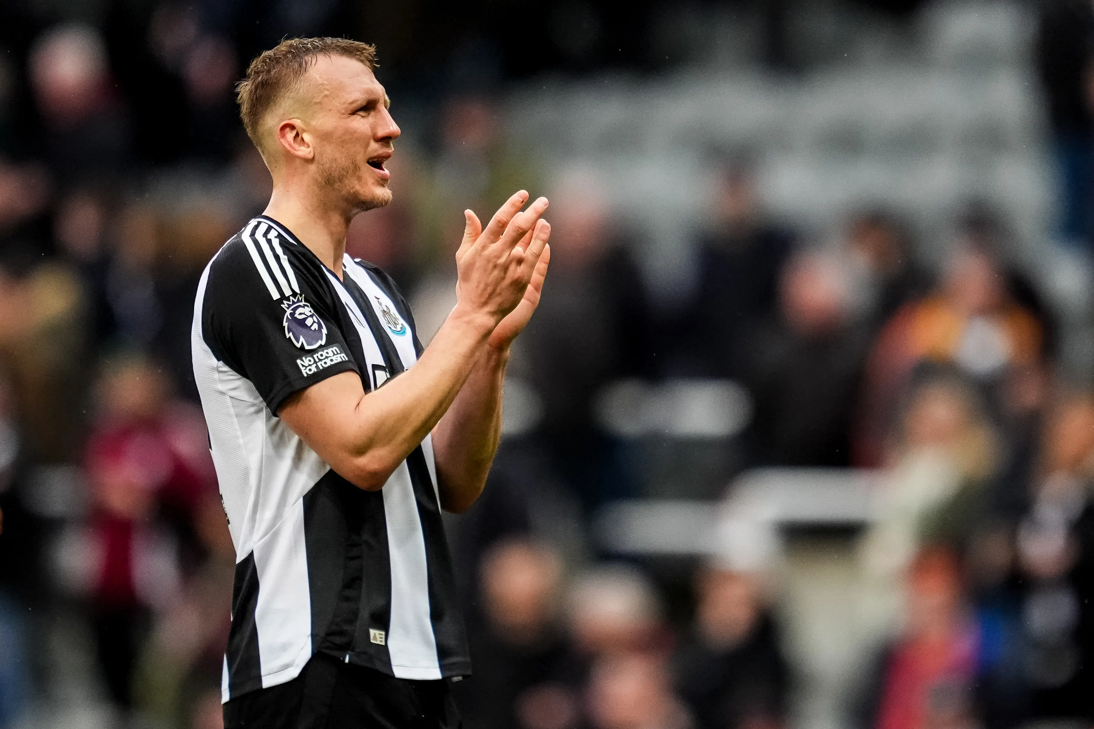 Dan Burn is missing his ring finger on his right hand. Image: Getty