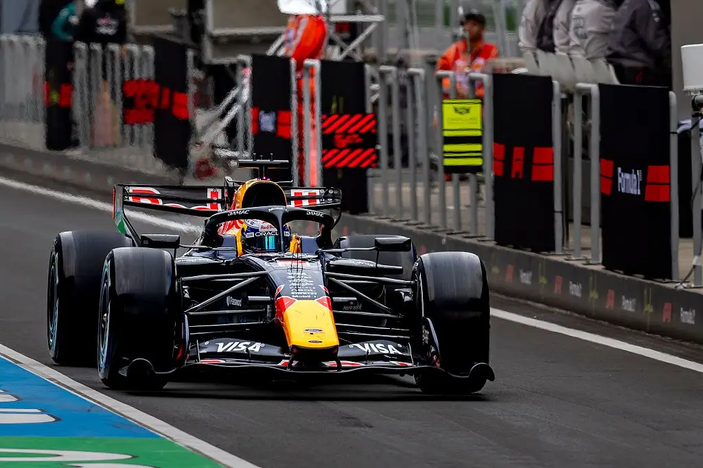 Max Verstappen retiring from the Chinese Grand Prix (credit: getty)