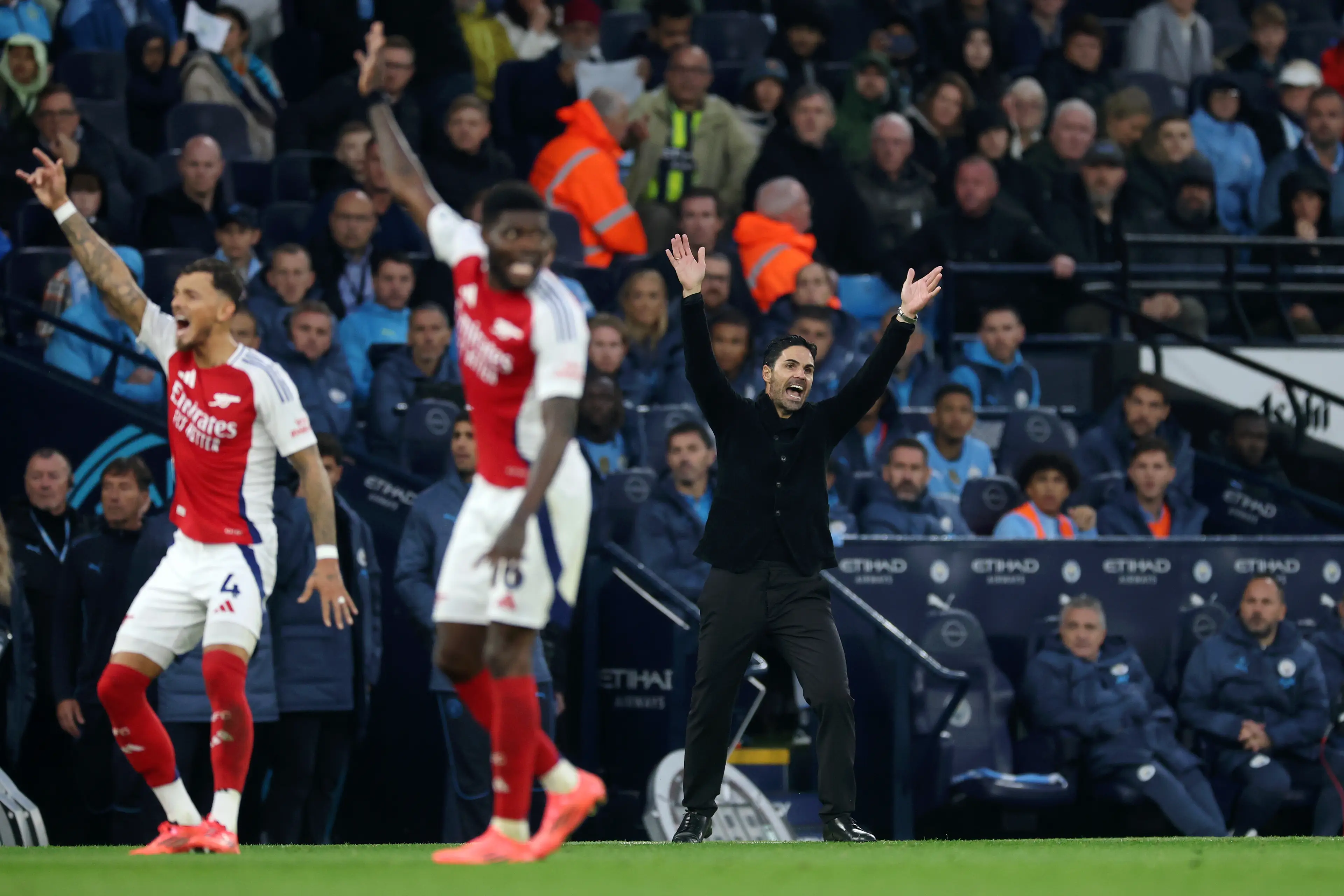 Mikel Arteta on the touchline during Manchester City vs. Arsenal. Image: Getty