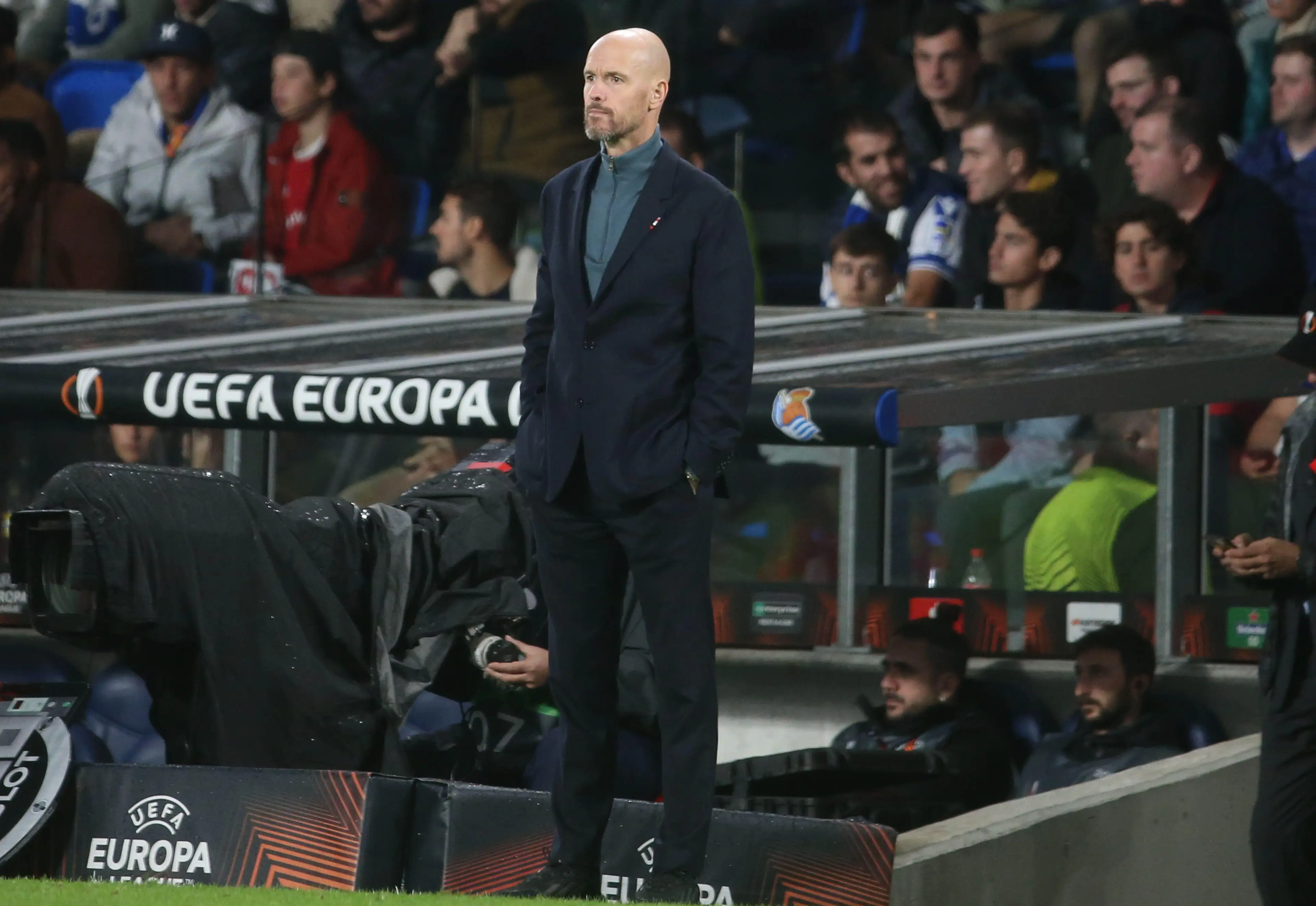 Ten Hag is already a fan favourite at United. Image: Alamy