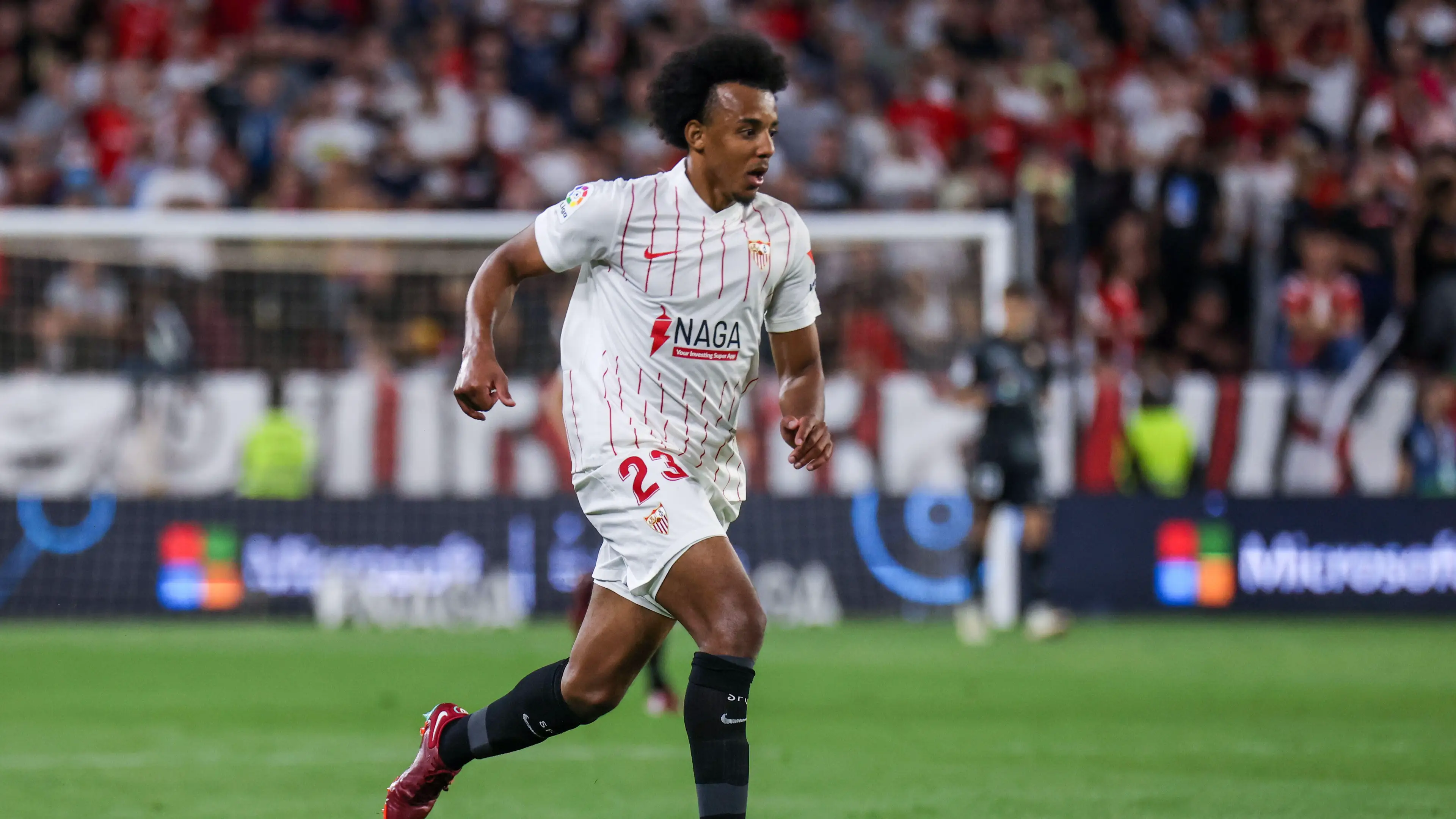 Chelsea could be set to lose out on Jules Kounde. (Alamy)