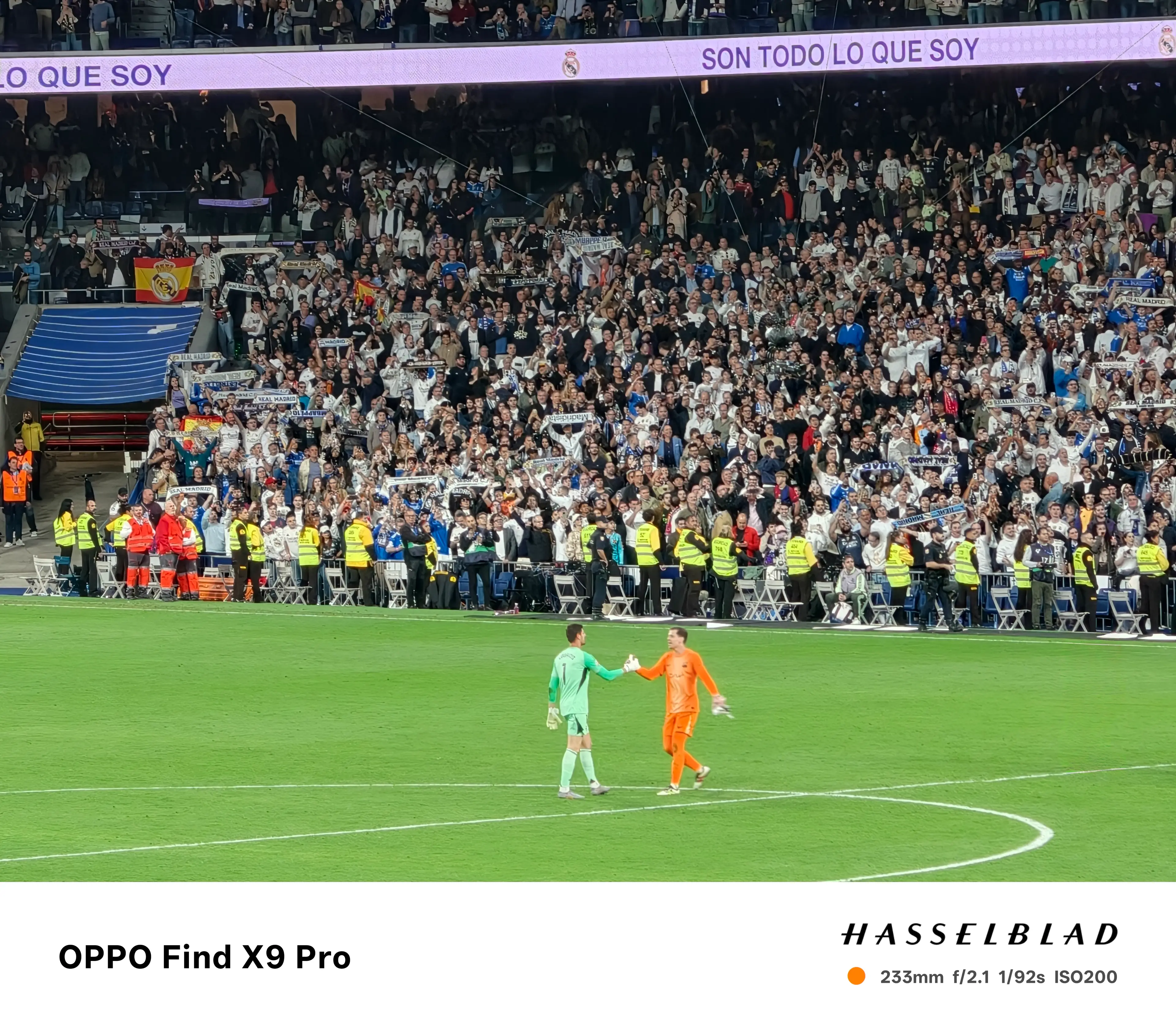 Thibaut Courtois and Wojciech Szczesny shake hands. Image credit: OPPO Find X9 Pro