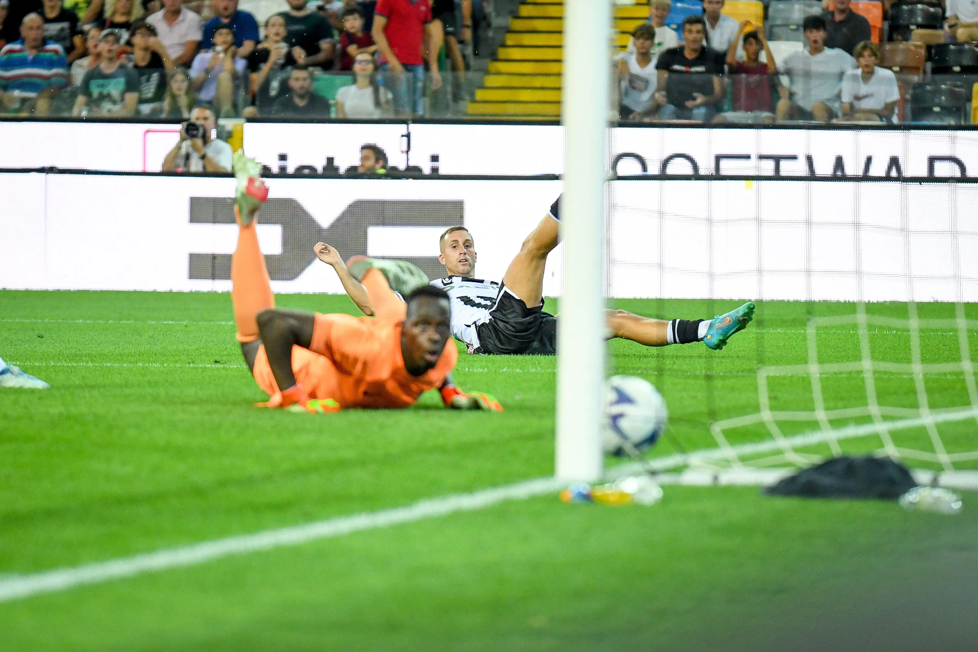 Edouard Mendy looks on after conceding against Udinese. (Alamy)