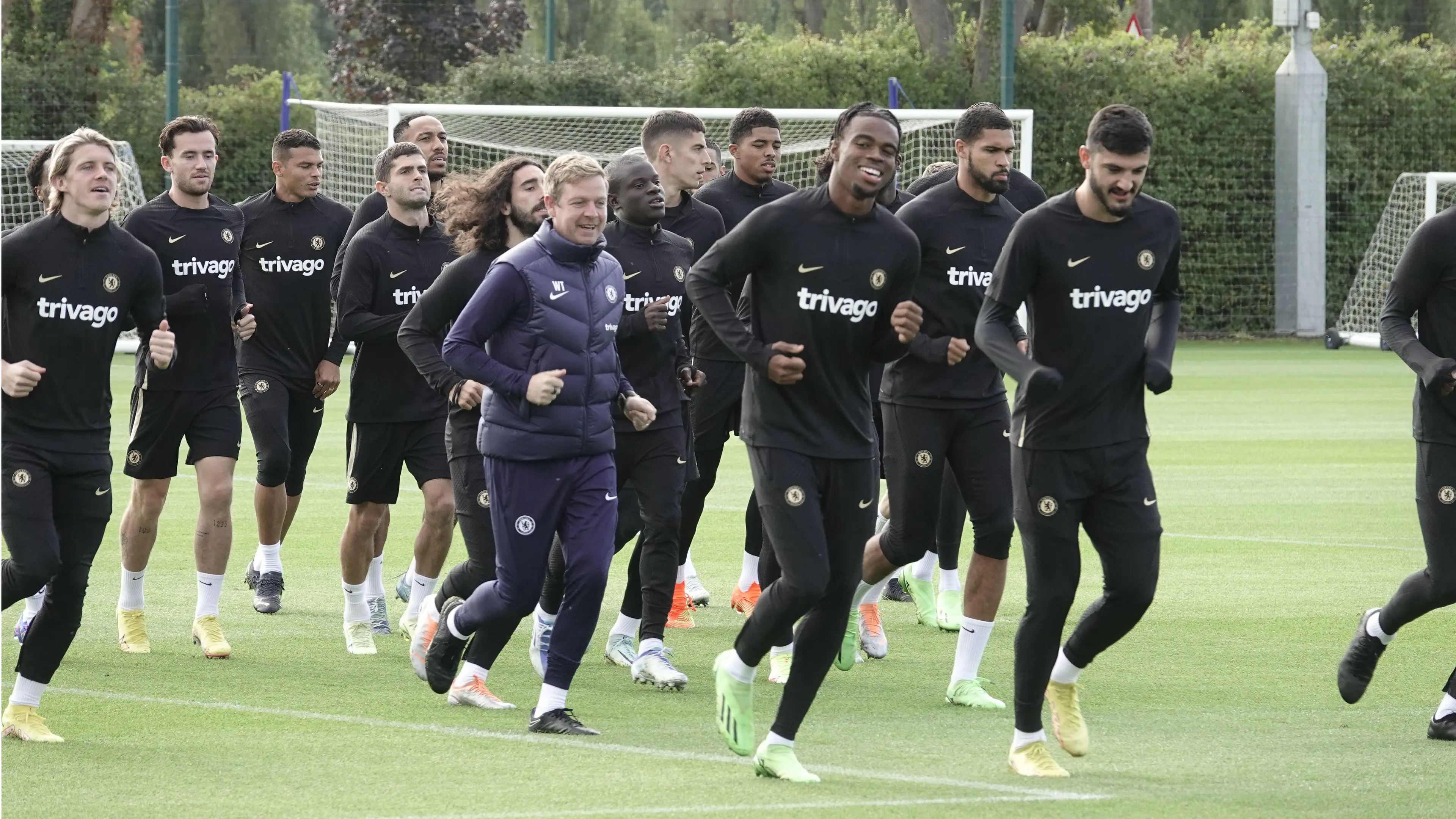 Chelsea players training at their Cobham training base for their Champions League game at Stamford Bridge on the 5th October against AC Milan. (Alamy)