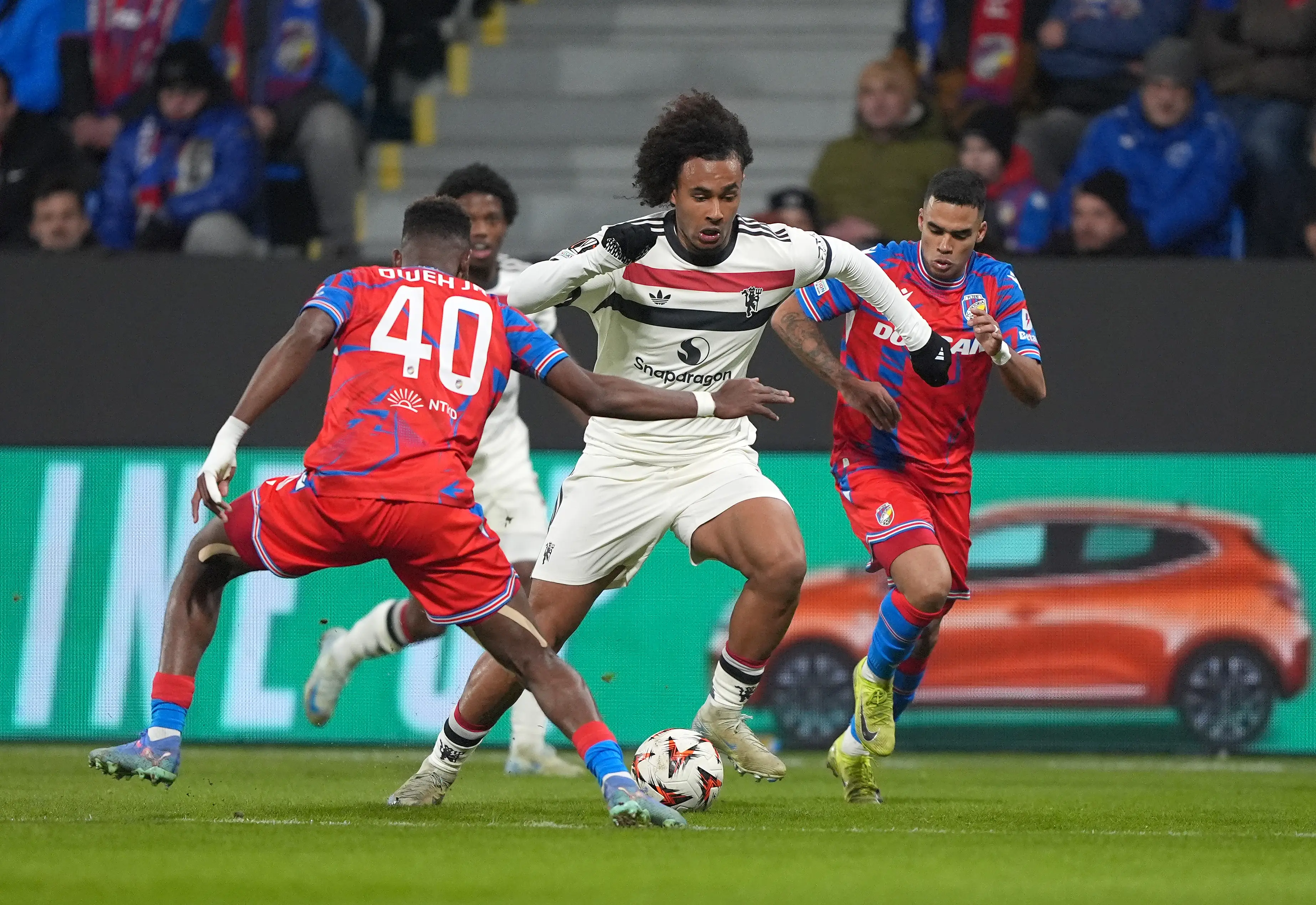 Joshua Zirkzee in action against Viktoria Plzen. Image: Getty 