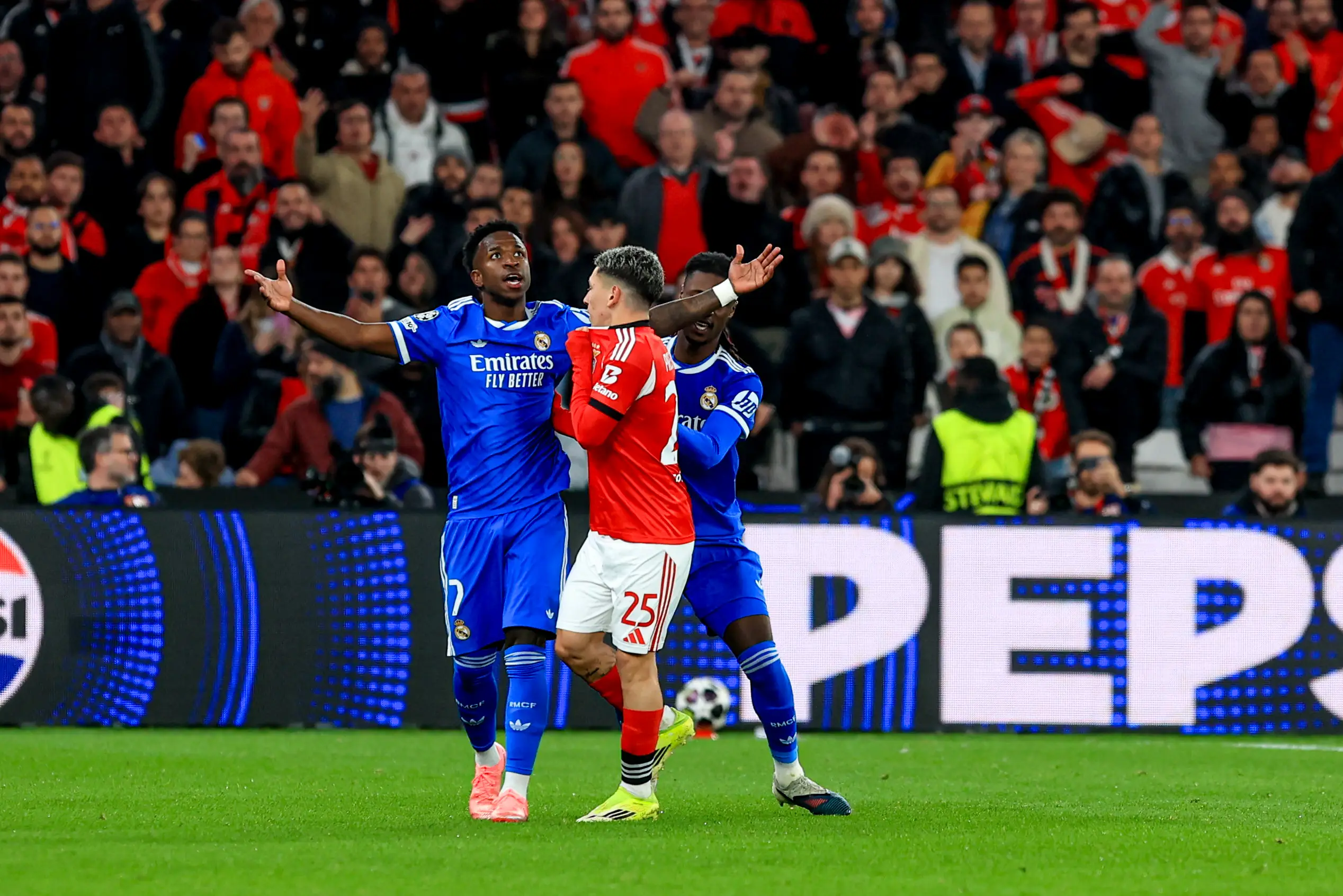 The game was delayed for around 10 minutes. Image: Getty