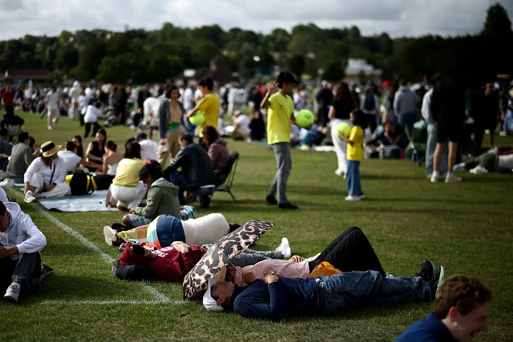 Even the UK heatwave didn't put fans off queueing hours for a ticket this morning (Getty Images/Henry Nicholls)