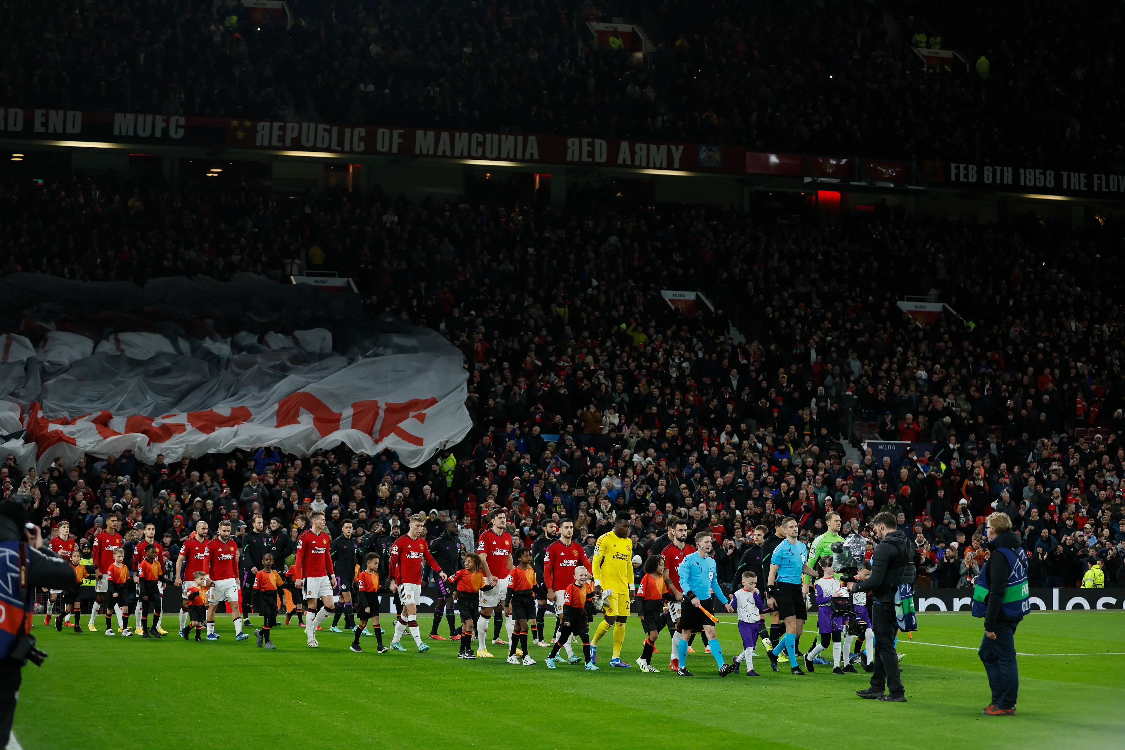 Manchester United and Bayern Munich take to the pitch for their Champions League clash. Image: Getty 