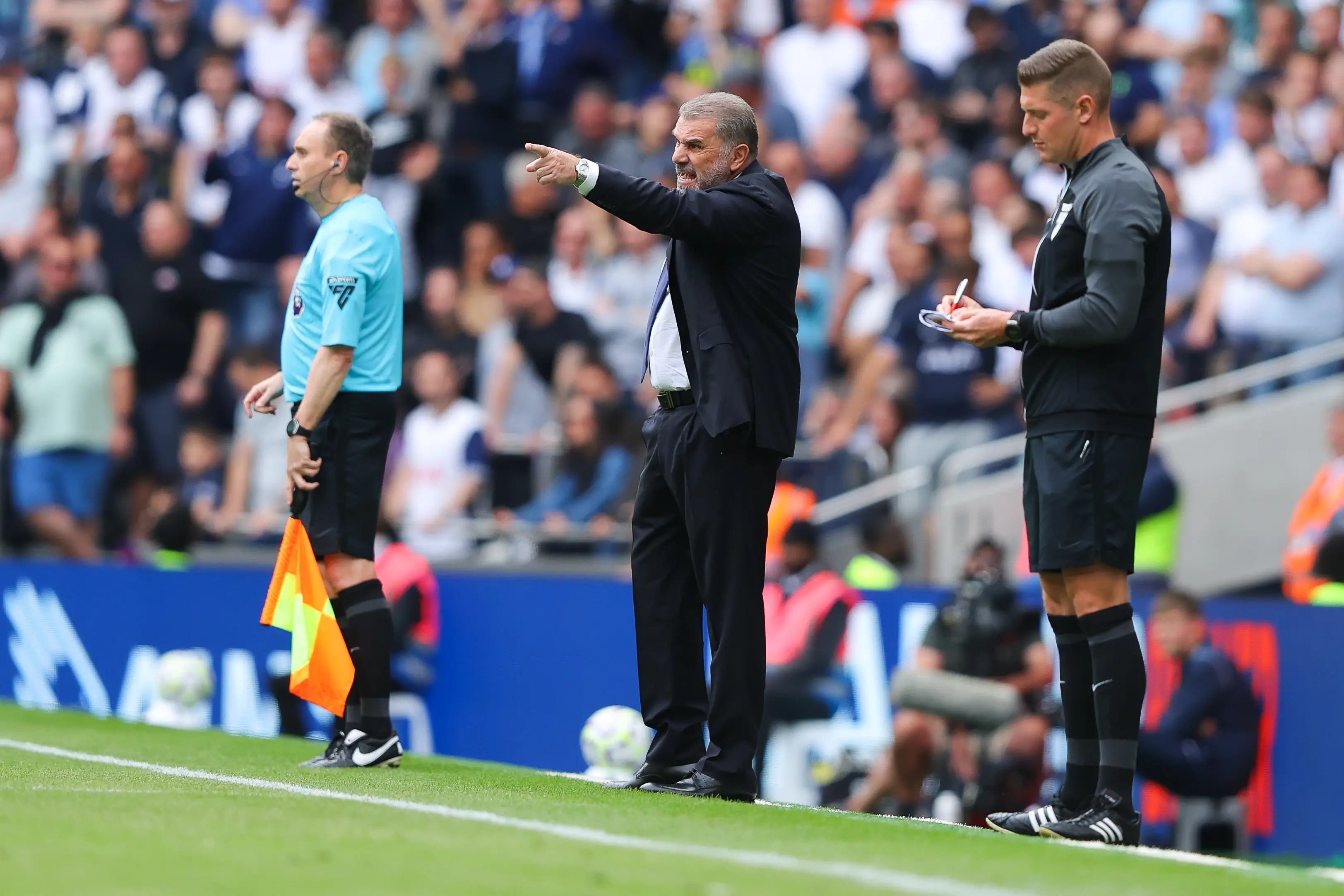 Ange Postecoglou on the touchline during Tottenham vs. Arsenal. Image: Getty