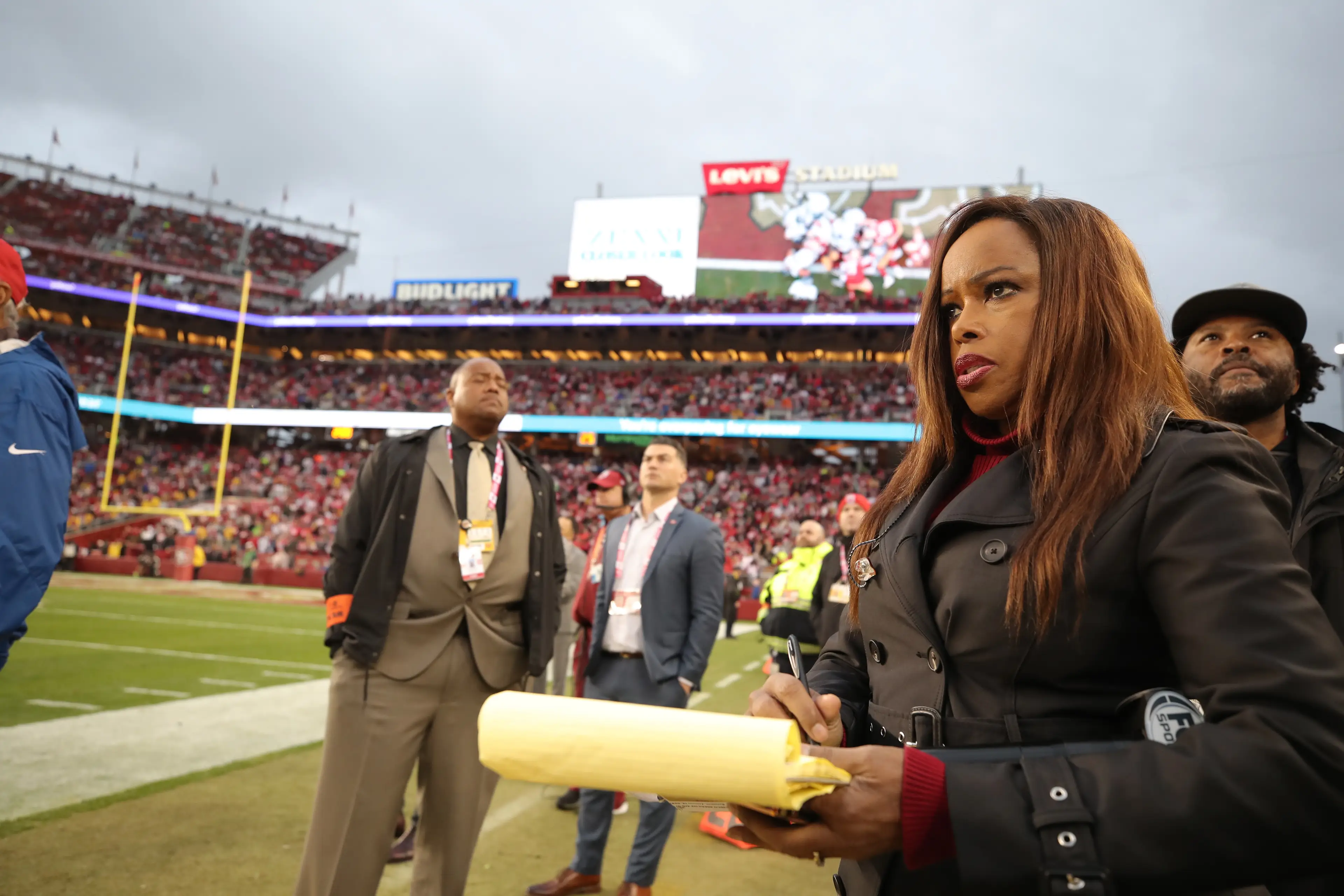 Pam Oliver on the NBA sideline. Image: Michael Zagaris / Contributor via Getty