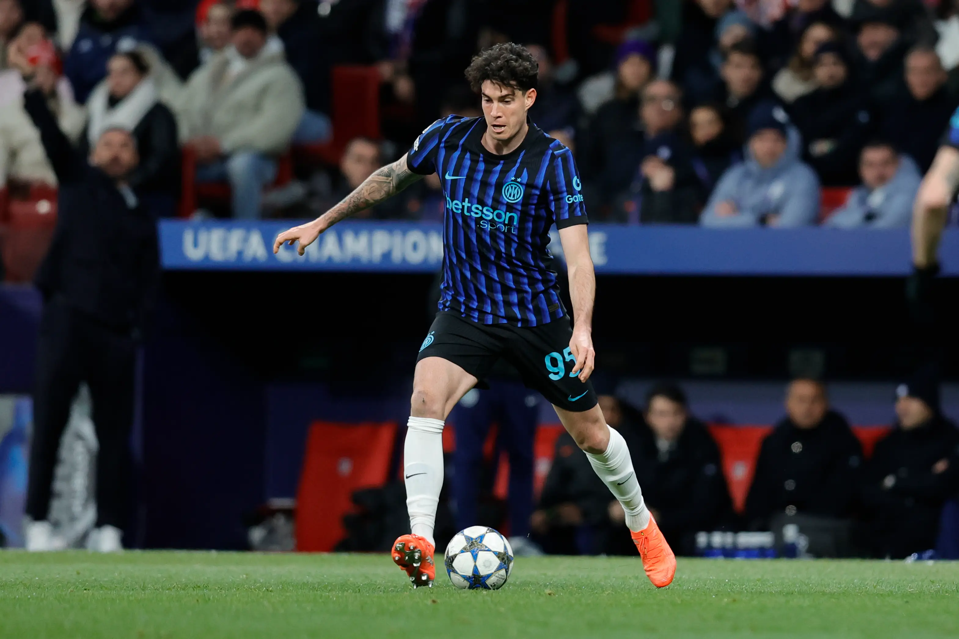 Alessandro Bastoni could be the long-term Virgil van Dijk replacement. Image: Getty