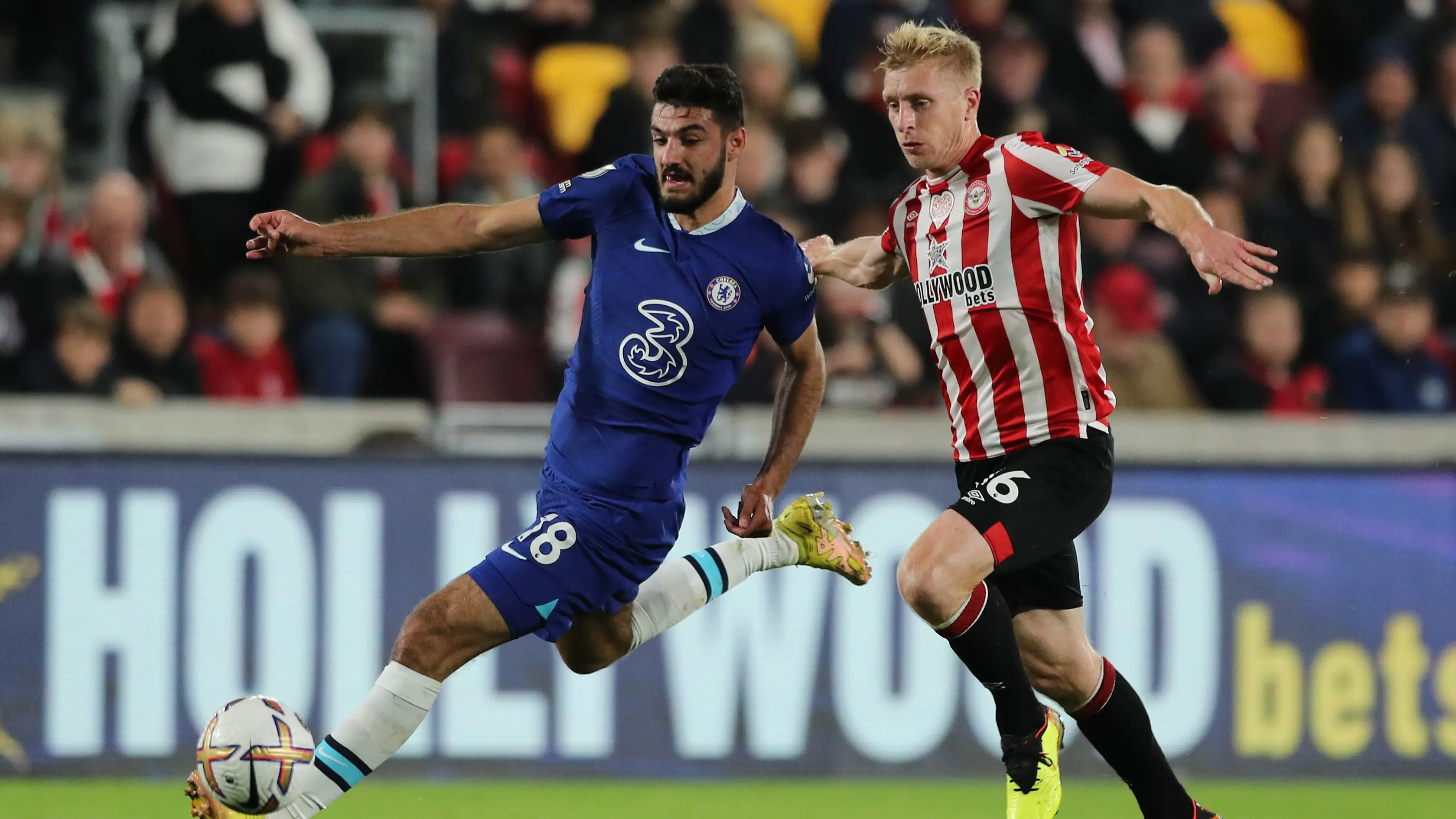 Armando Broja in the attack for Chelsea against Brentford. (Alamy)