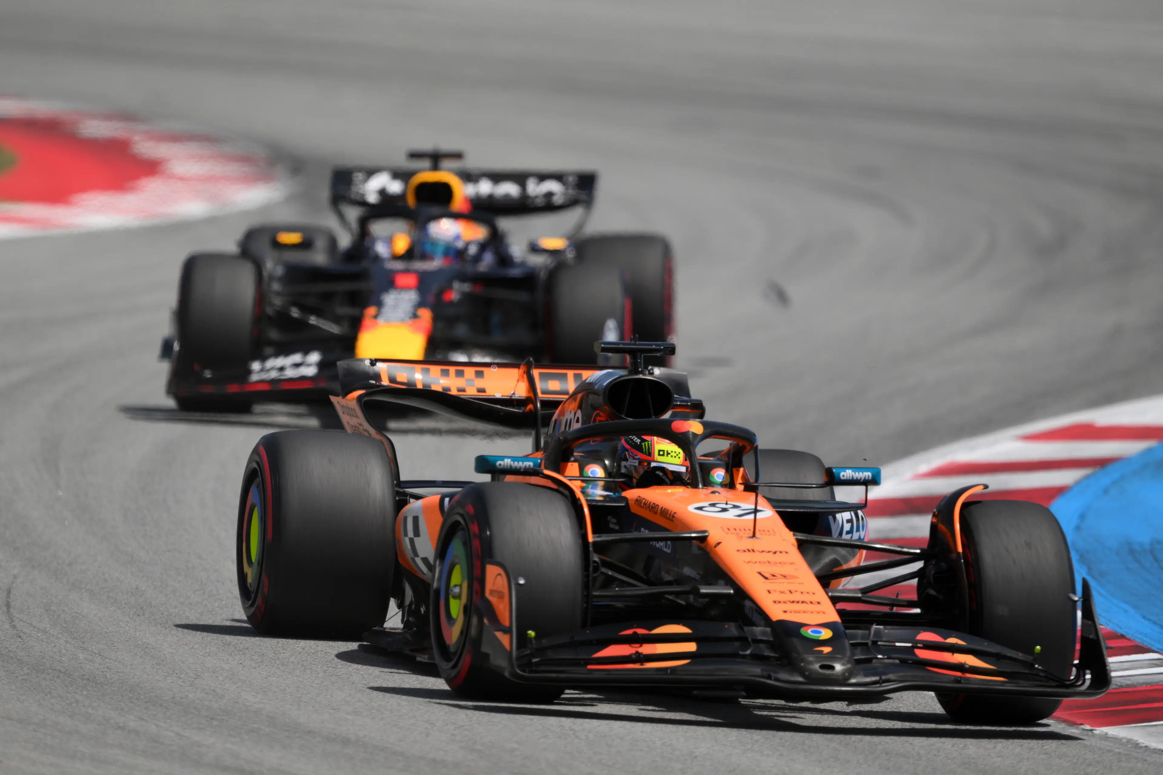Max Verstappen chases Oscar Piastri.