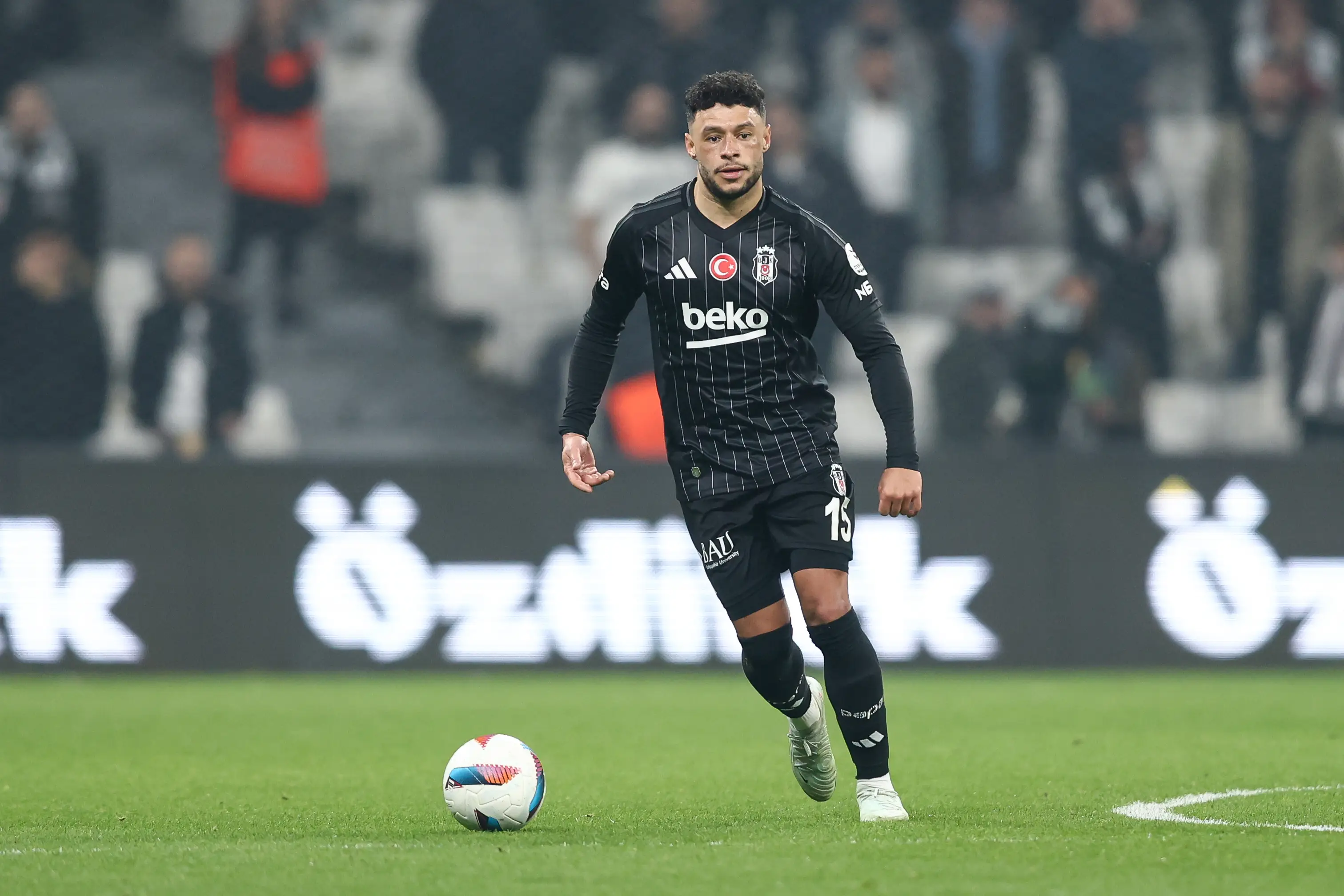 Alex Oxlade-Chamberlain playing for Besiktas (Image: Getty)