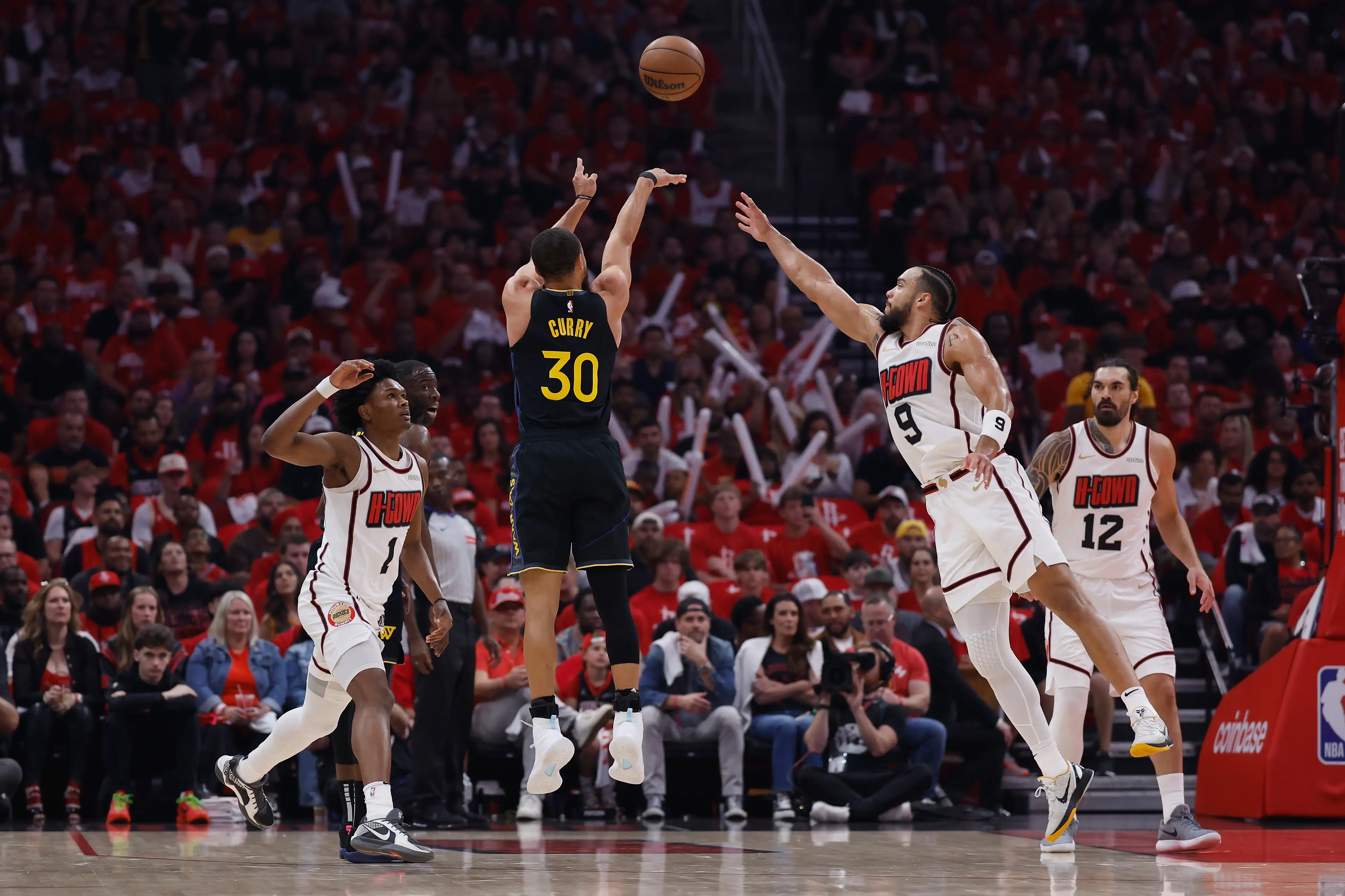 Steph Curry is the highest-paid player in the NBA. (Image: Tim Warner / Stringer via Getty)