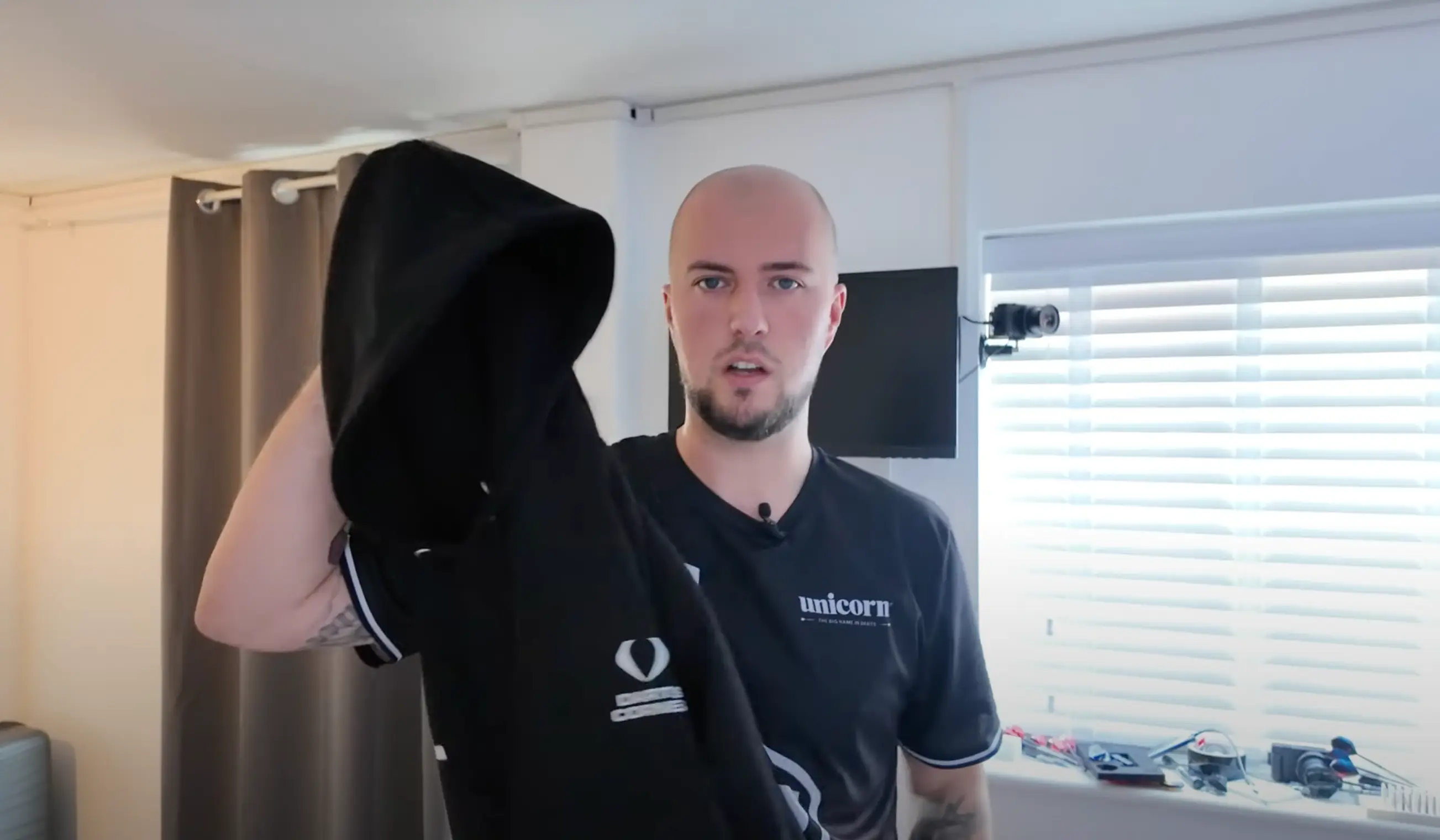 Langston's right-handed throw improved dramatically while wearing the hoodie. Image credit: YouTube/The Darts Referee