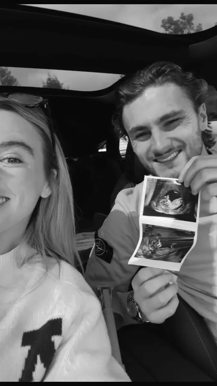 Leah and partner Harwood-Bellis announced they were expecting their first child on Instagram (leahxkeane / Instagram)