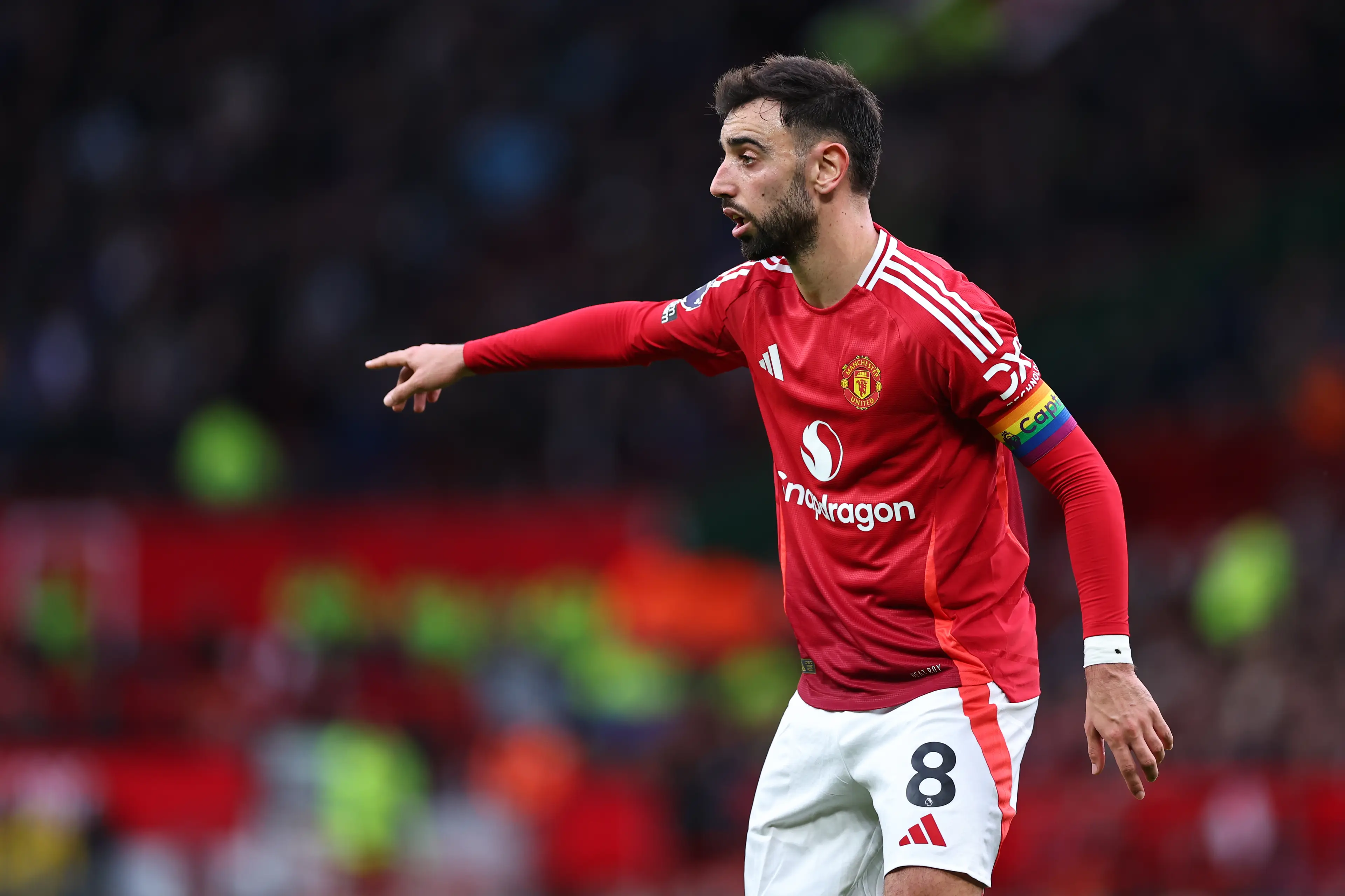 Manchester United captain Bruno Fernandes wore the rainbow armband in the 4-0 win over Everton. Image: Getty