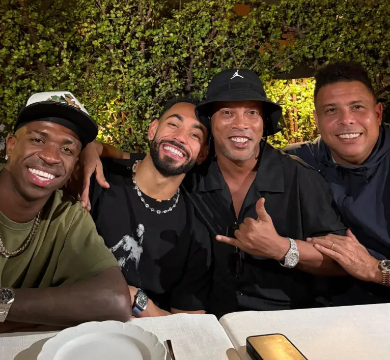 Cunha pictured alongside Ronaldinho, Ronaldo and Vini Jr. Image credit: Instagram/cunha