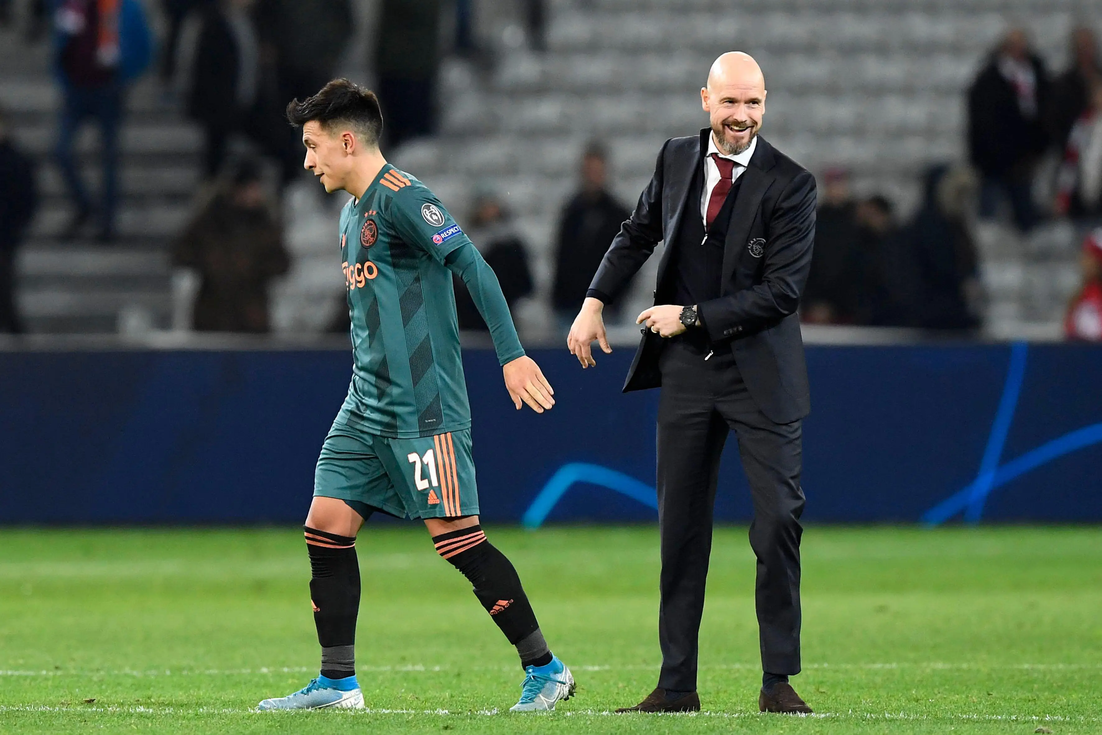 Lisandro Martinez and Erik ten Hag in France. (Alamy)