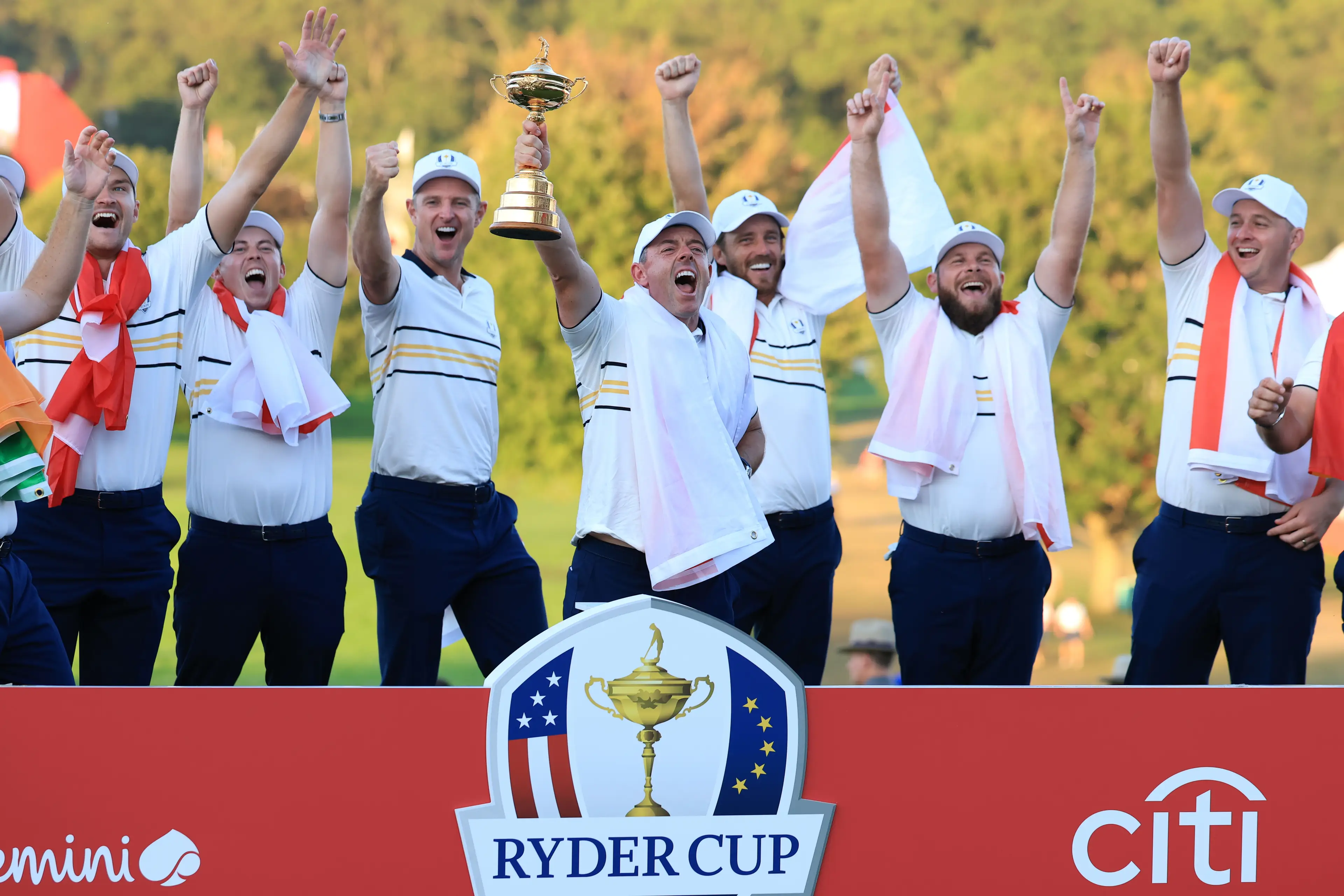 Rory McIlroy lifts the Ryder Cup. Image: David Cannon / Contributor via Getty