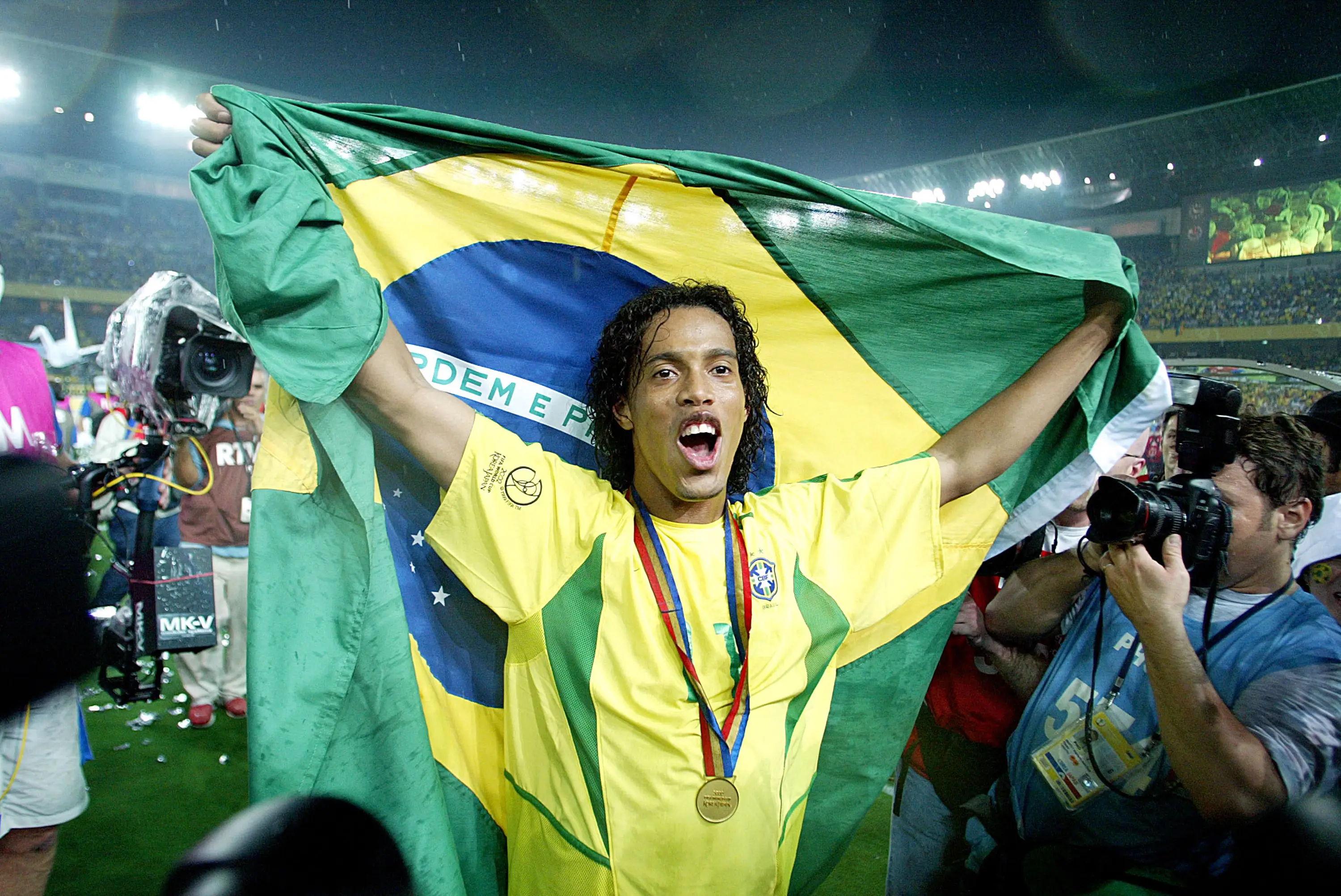 Ronaldinho celebrates winning the World Cup with Brazil. Image: Getty 
