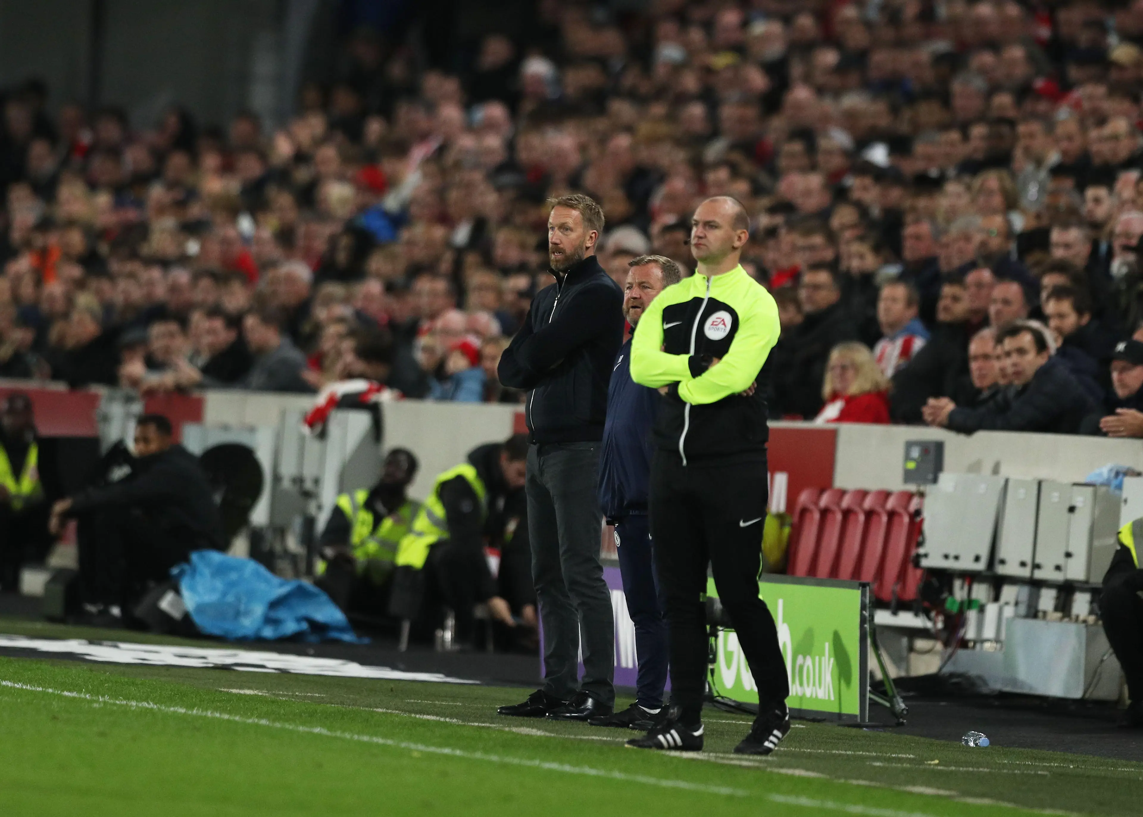Brentford versus Chelsea: Chelsea manager Graham Potter looks on from the touchline. (Alamy)