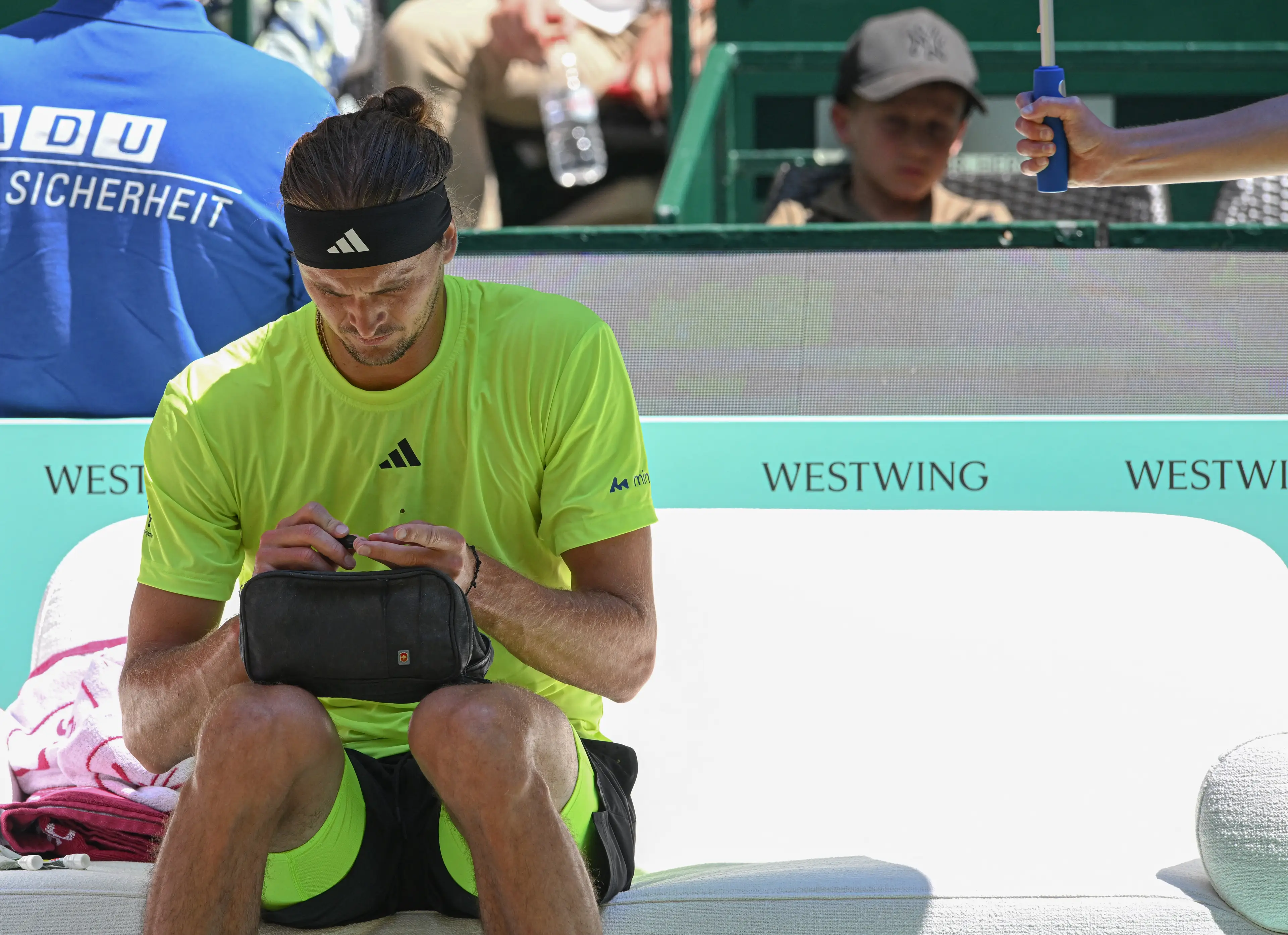 Zverev is allowed to use his phone for his diabetes. Image: Getty