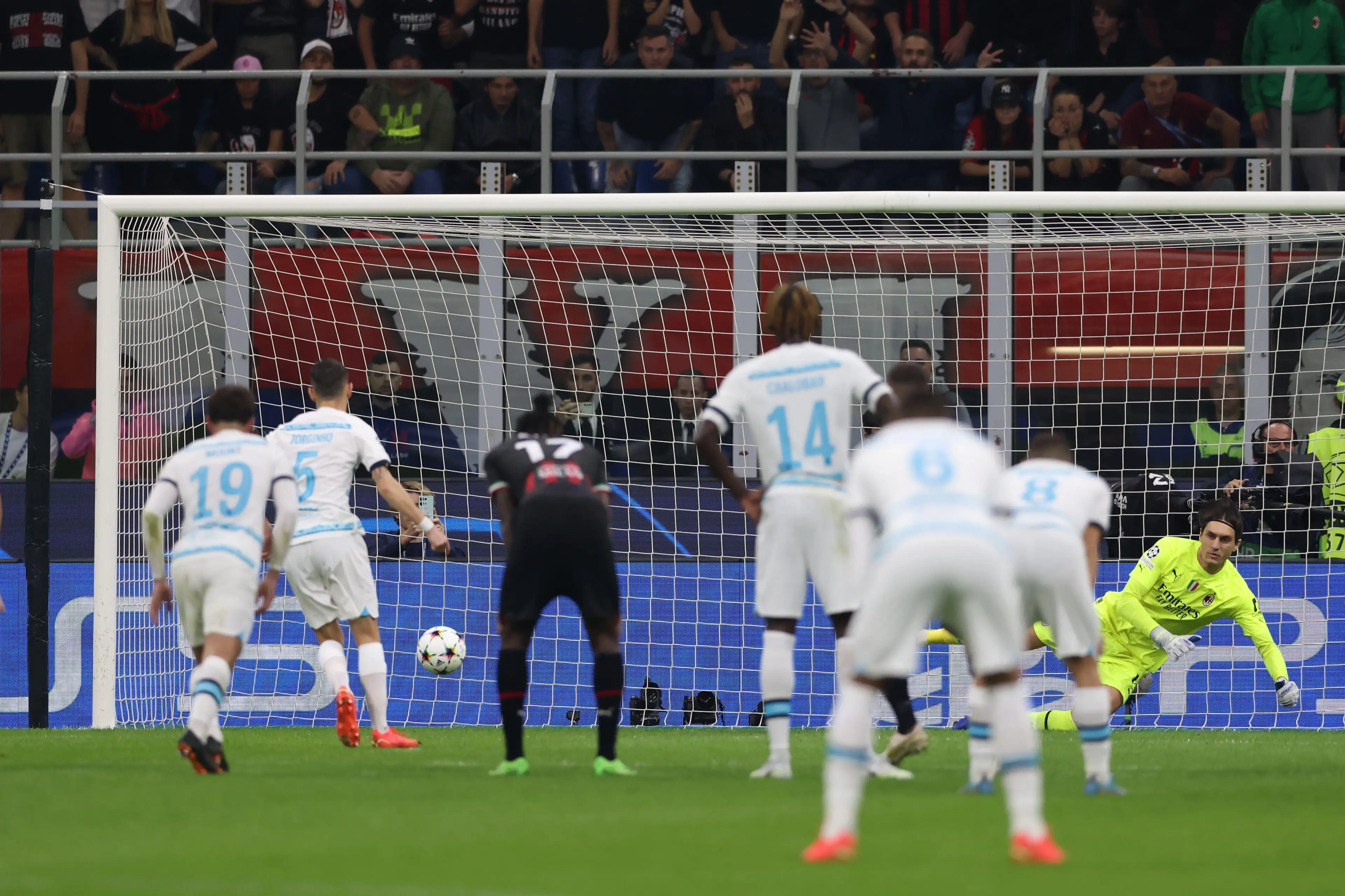 Jorginho scores for Chelsea. (Alamy)
