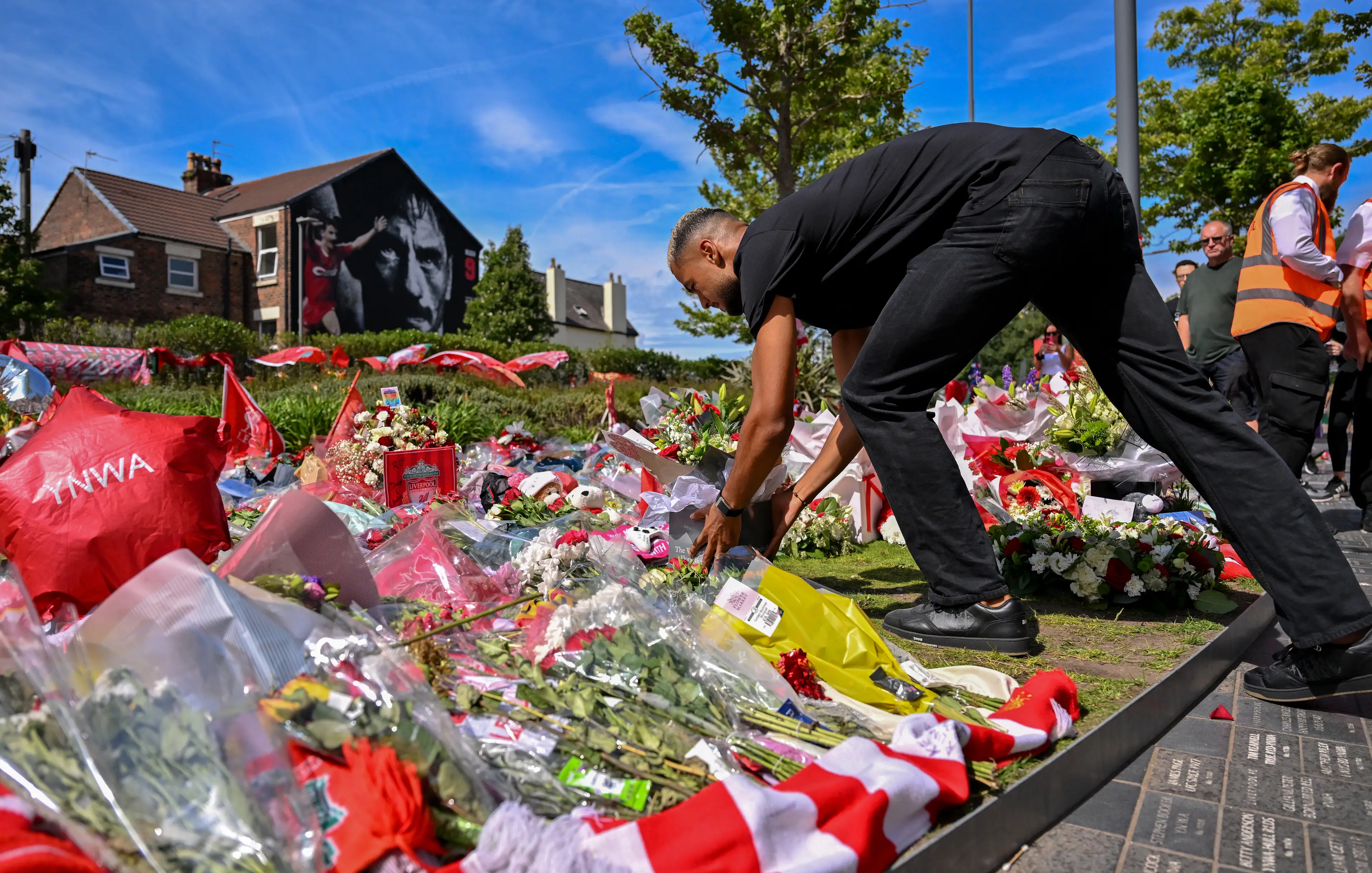 Liverpool star Cody Gakpo laid a tribute outside Anfield for Diogo Jota and his brother, Andre Silva. Image: Getty