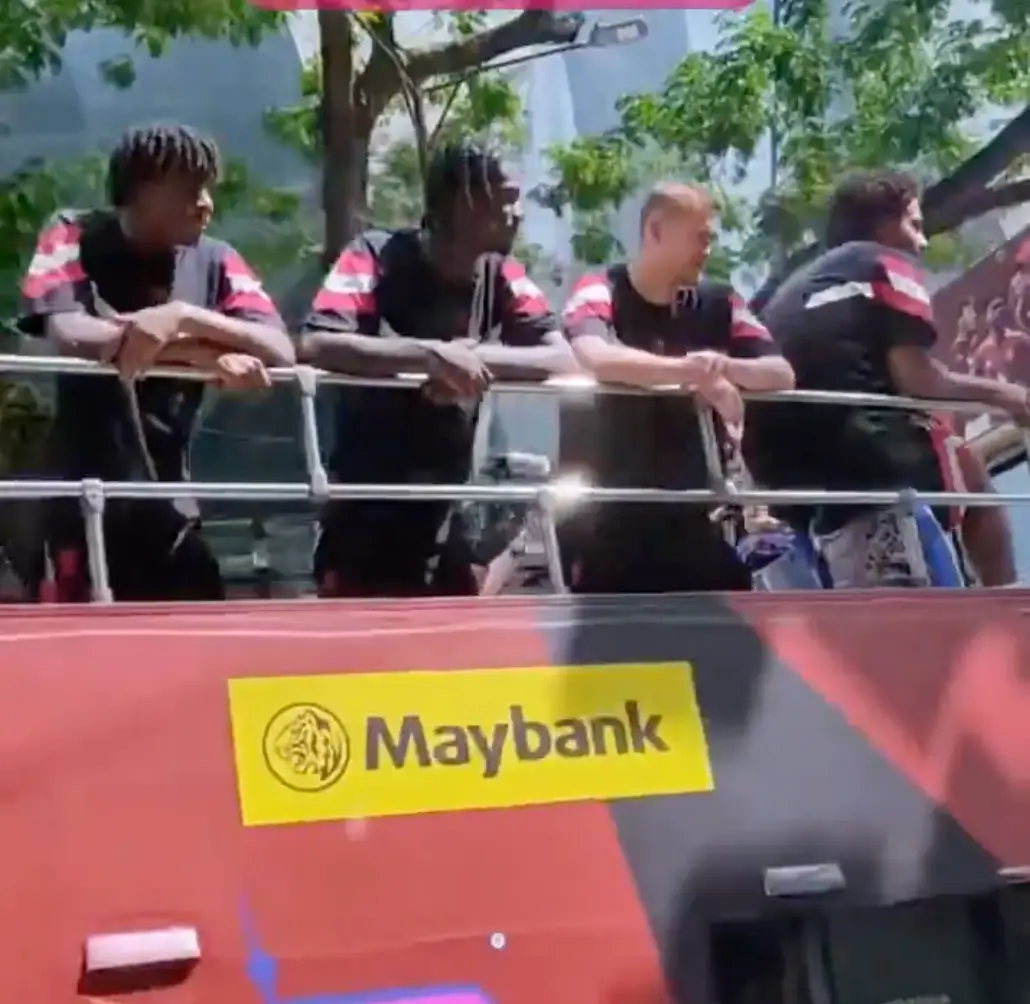 Zirkzee, de Ligt, Heaven and Dorgu were present on the bus tour. Image credit: X/@AnfieldIndex
