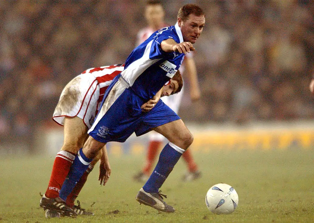 Paul Gascoigne in action for Everton (Credit:Getty)