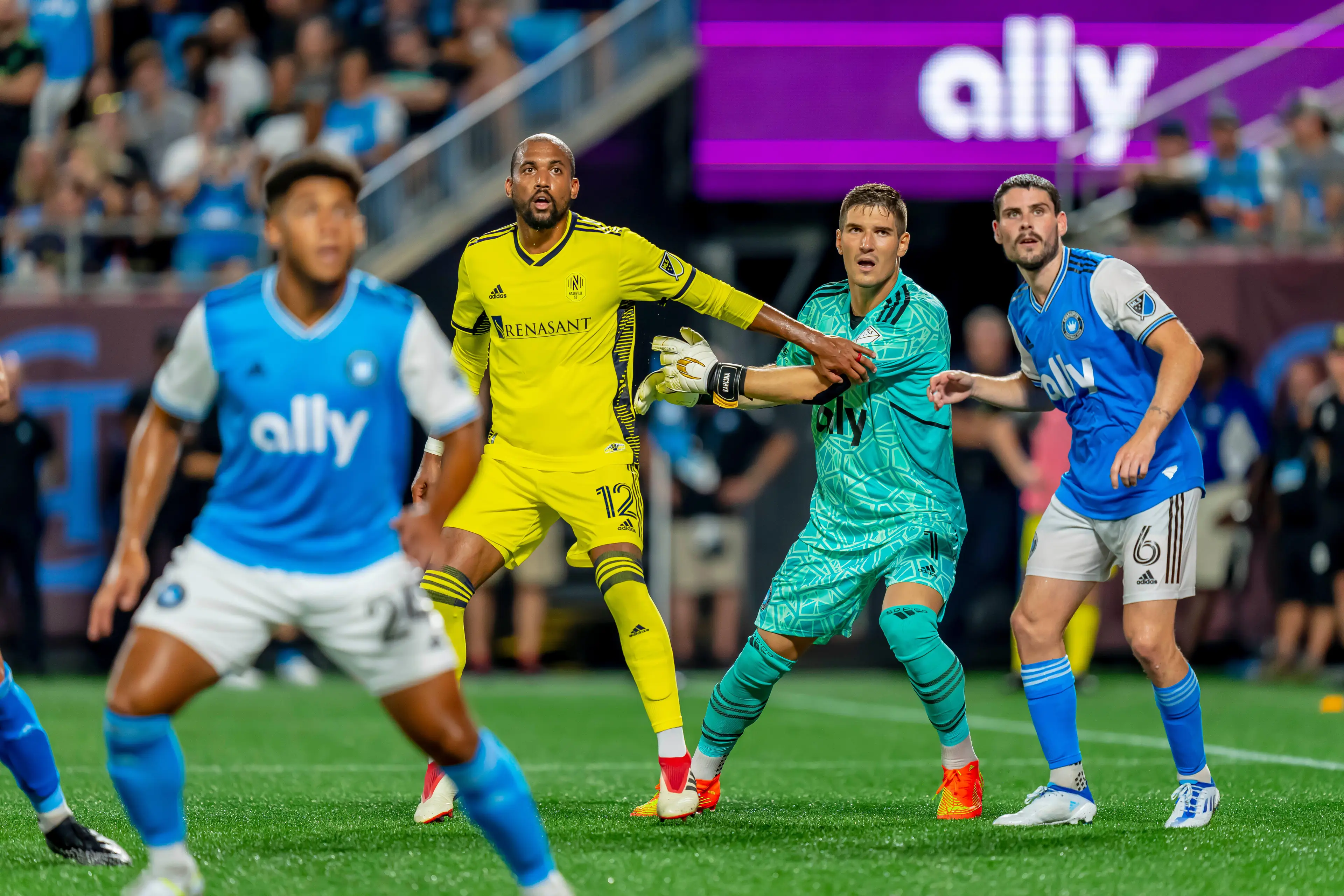 Nashville SC Forward Teal Bunbury plays against the Charlotte FC at the Bank of America Stadium in Charlotte, North Carolina. (Alamy)