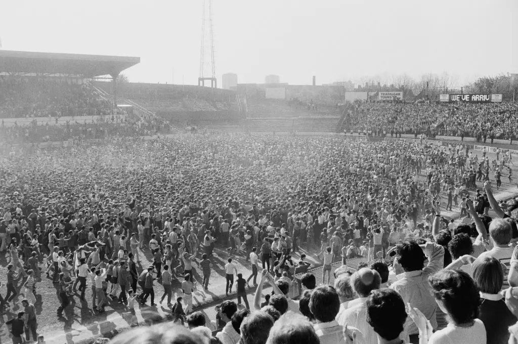 Fans invaded the Stamford Bridge pitch in 1984 (Credit:Getty)