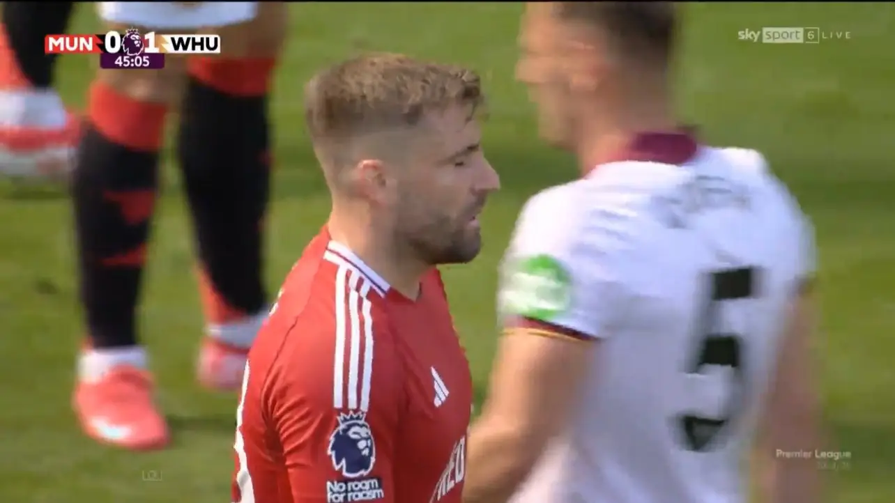 Luke Shaw was not happy with Rasmus Hojlund against West Ham. Image: Sky Sport