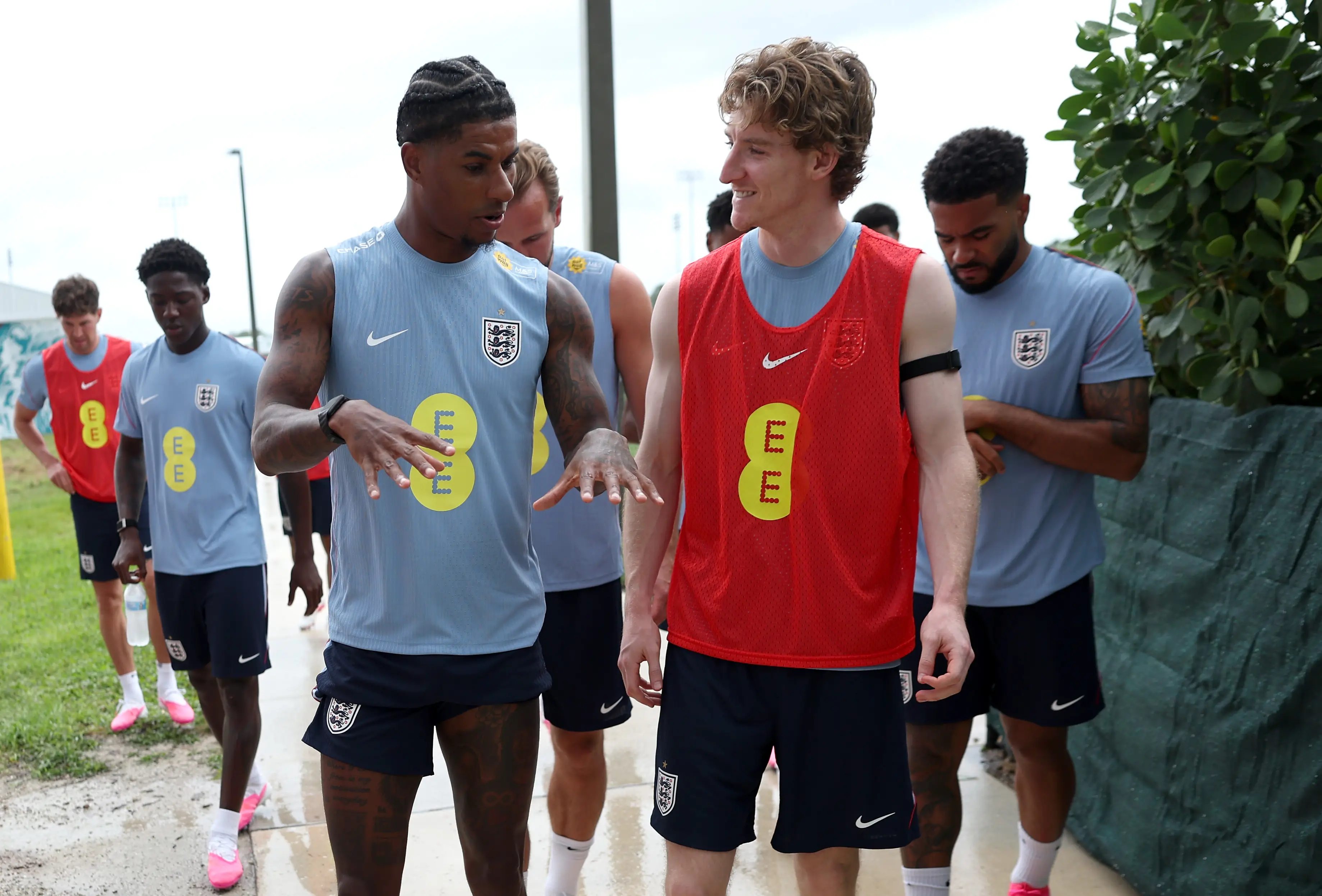  Marcus Rashford and Anthony Gordon of England interact as they walk out for a training session (Getty Images)