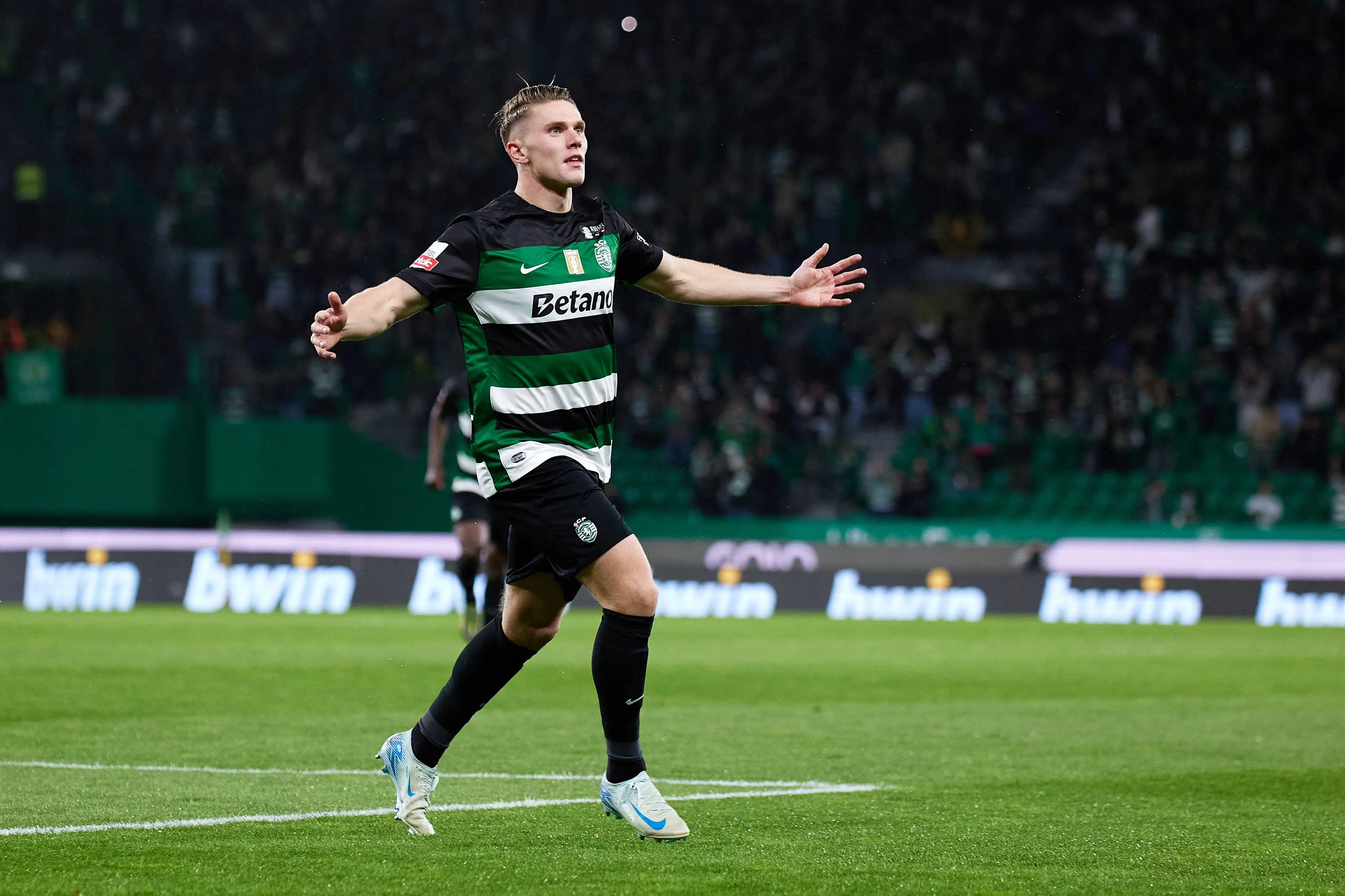 Viktor Gyokeres is open to joining Manchester United. Image: Getty