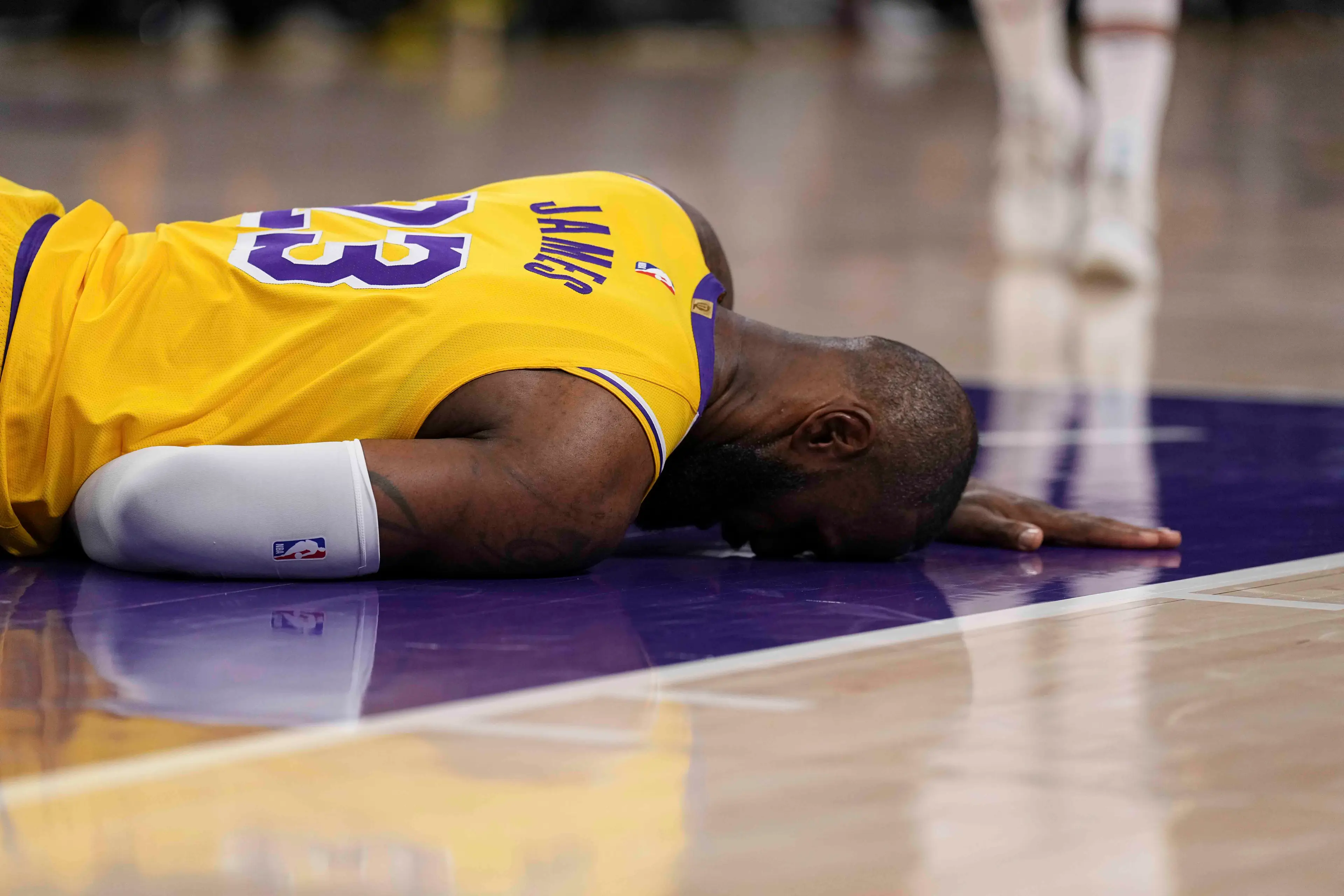 LeBron James struggling with injury. Image: Michael Owens / Contributor via Getty