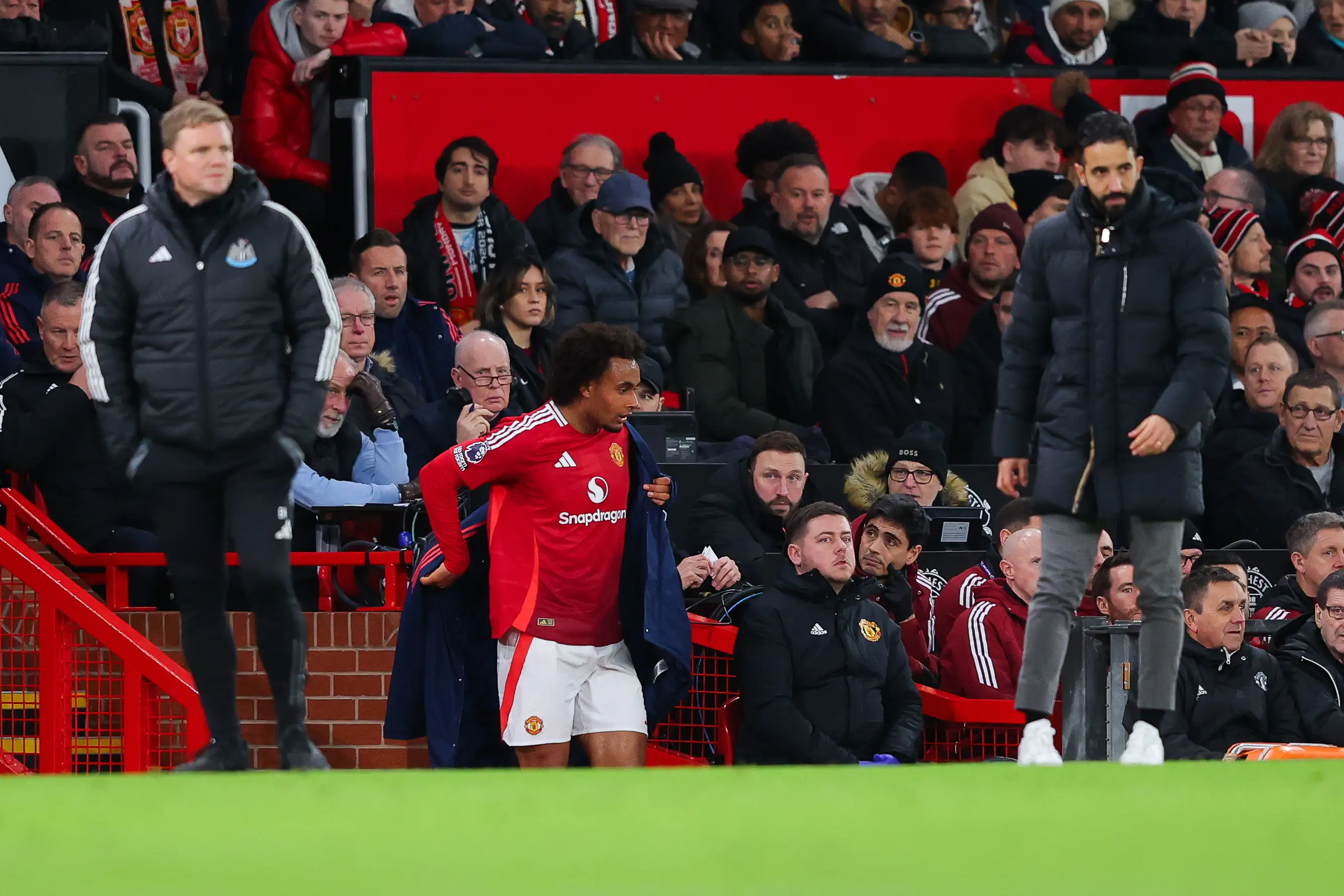 Joshua Zirkzee looked dejected after a humiliating substitution. Image: Getty