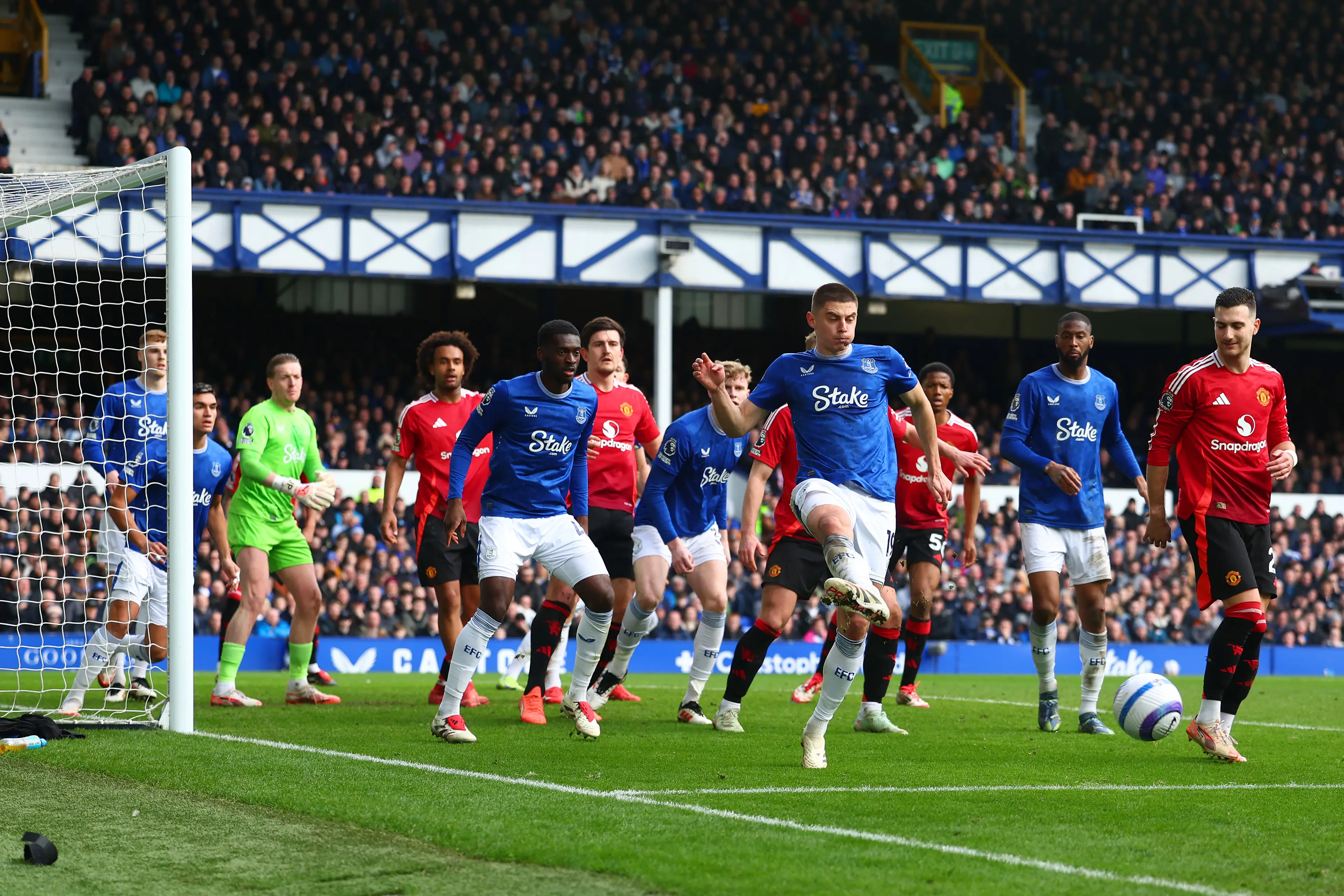 Manchester United will be the first English league team to reach 6,000 games when they face Ipswich Town. Image: Getty 