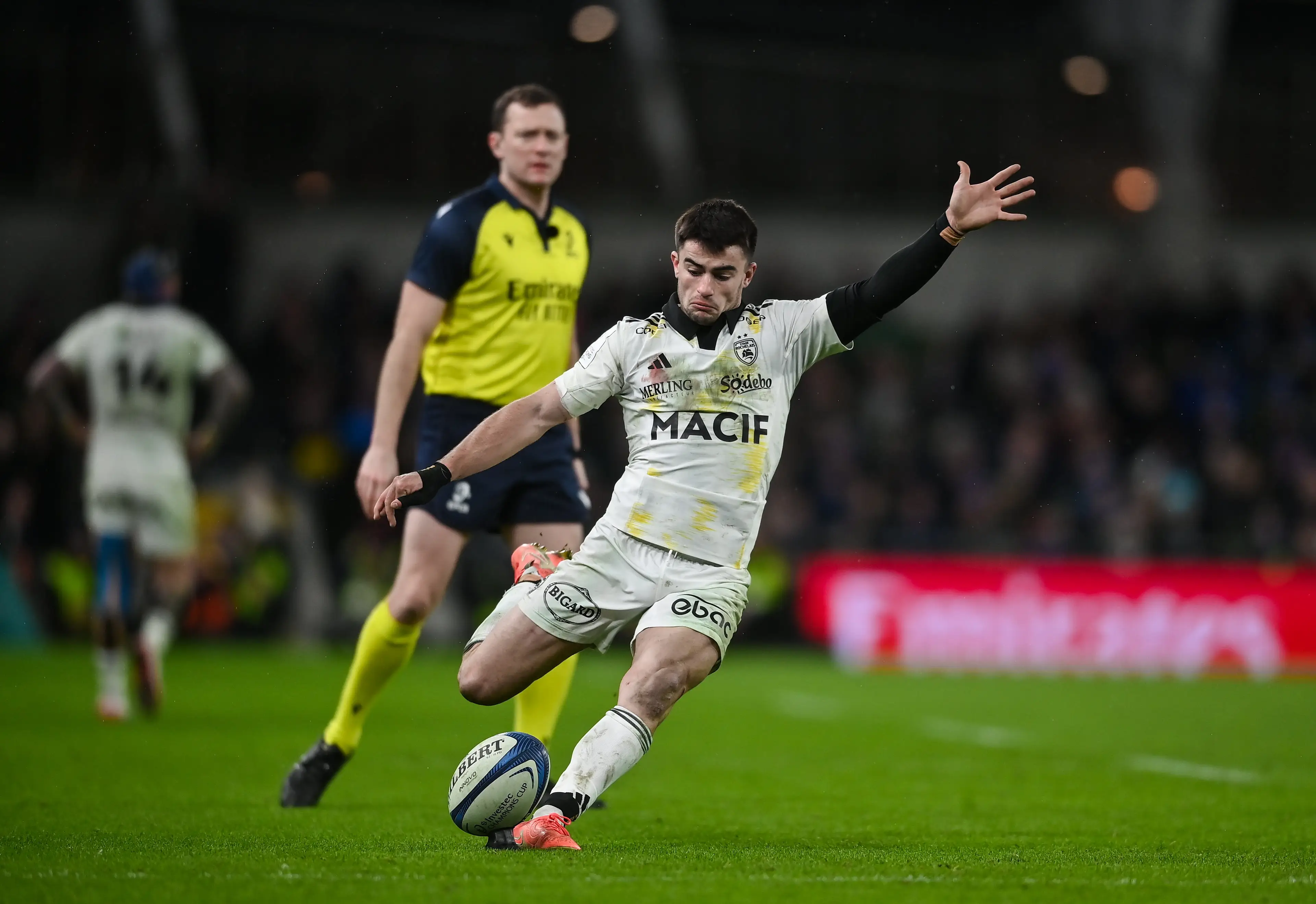 Nolann le Garrec of La Rochelle kicks a conversion in the 77th minute during the Investec Champions Cup match between Leinster and La Rochelle (Getty Images)