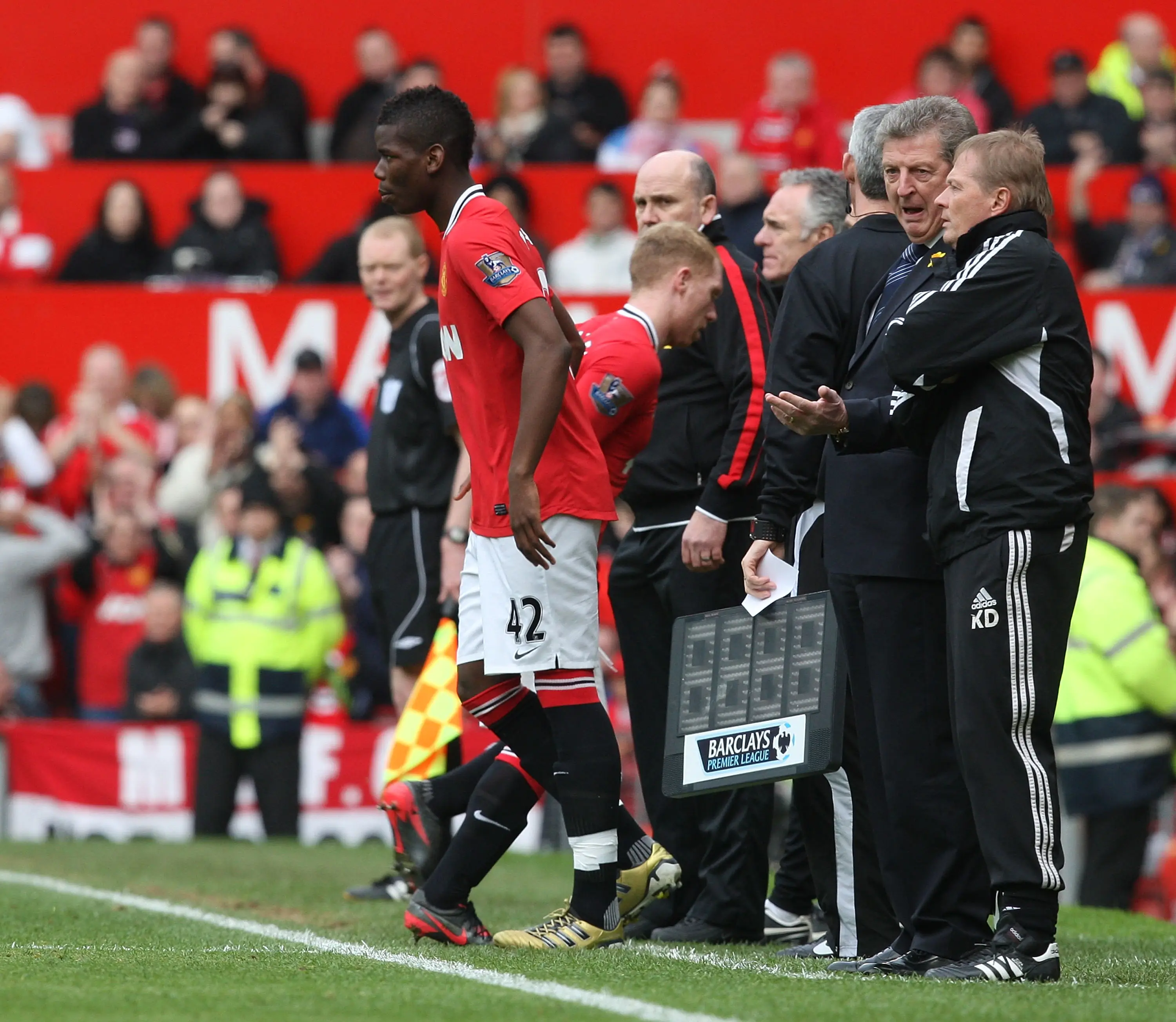 Paul Pogba replacing Paul Scholes at Old Trafford in 2013 (credit: getty)