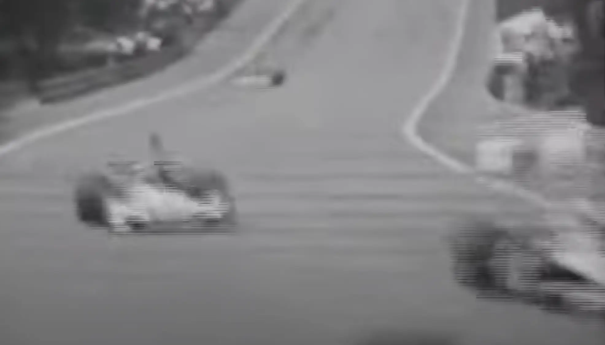 The car of Stommelen lost its rear wing (centre right) on lap 25 (Image: FIA)