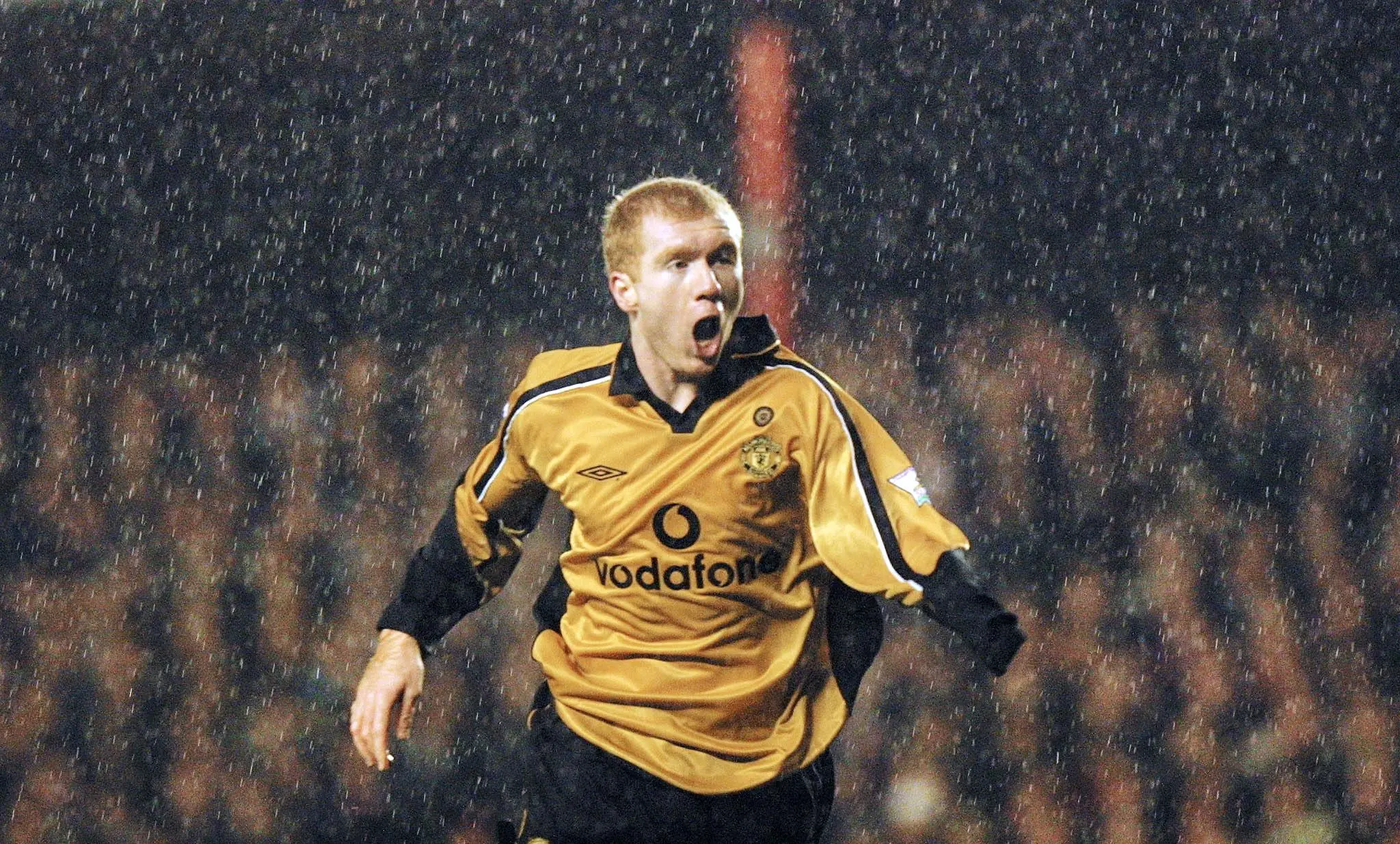 Paul Scholes celebrates at Highbury. Image: ADRIAN DENNIS / Staff via Getty