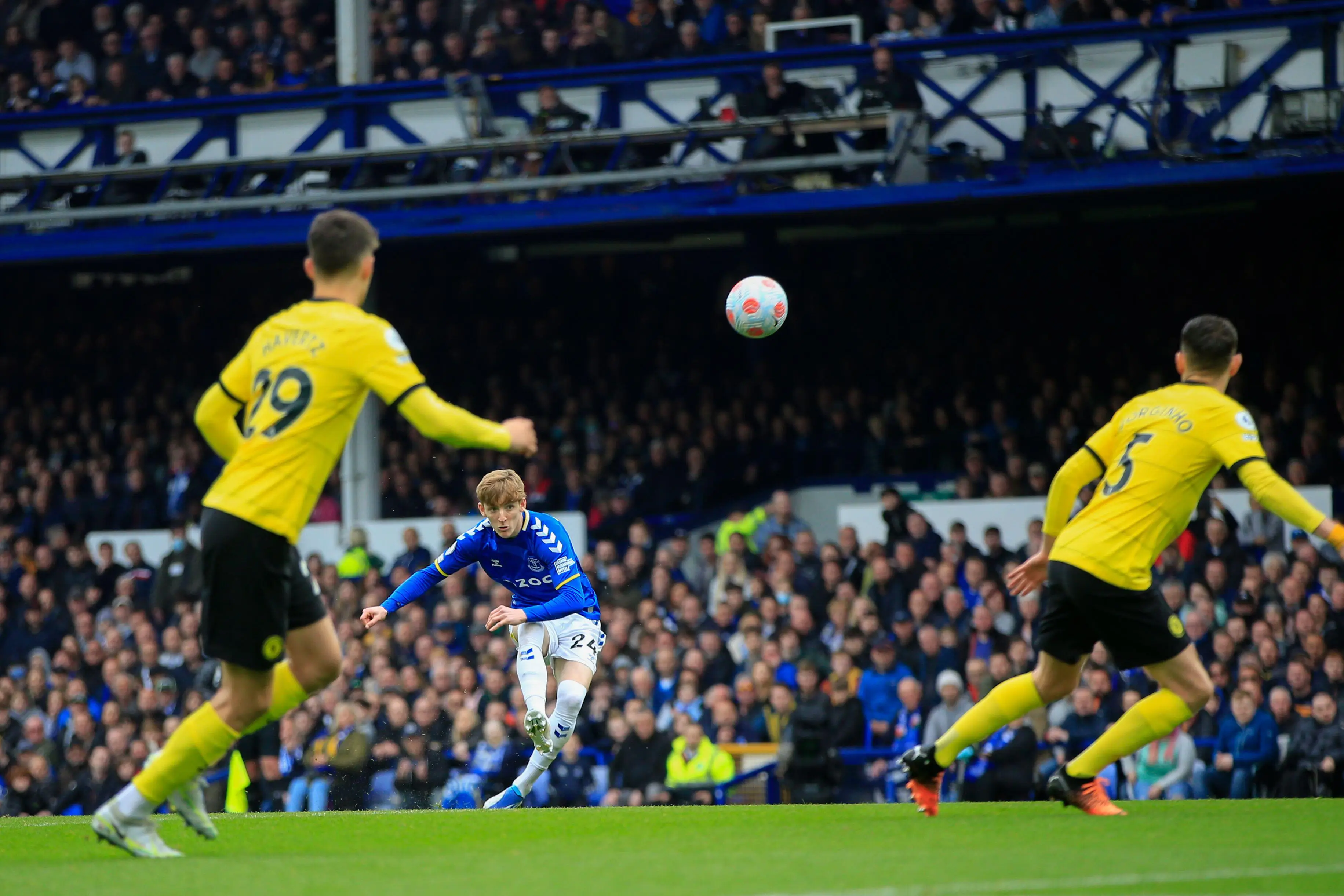 Anthony Gordon against Chelsea at Goodison Park last season. (Alamy)