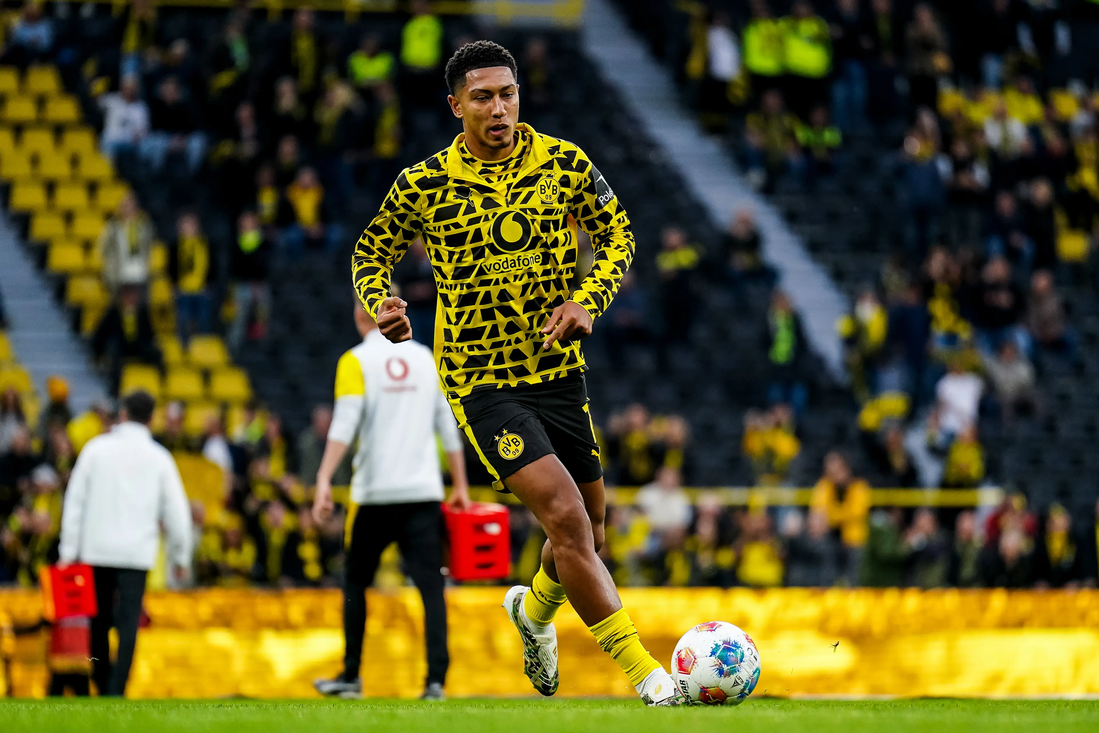 Jobe Bellingham warms up for Borussia Dortmund. Image: Rene Nijhuis/MB Media / Contributor via Getty