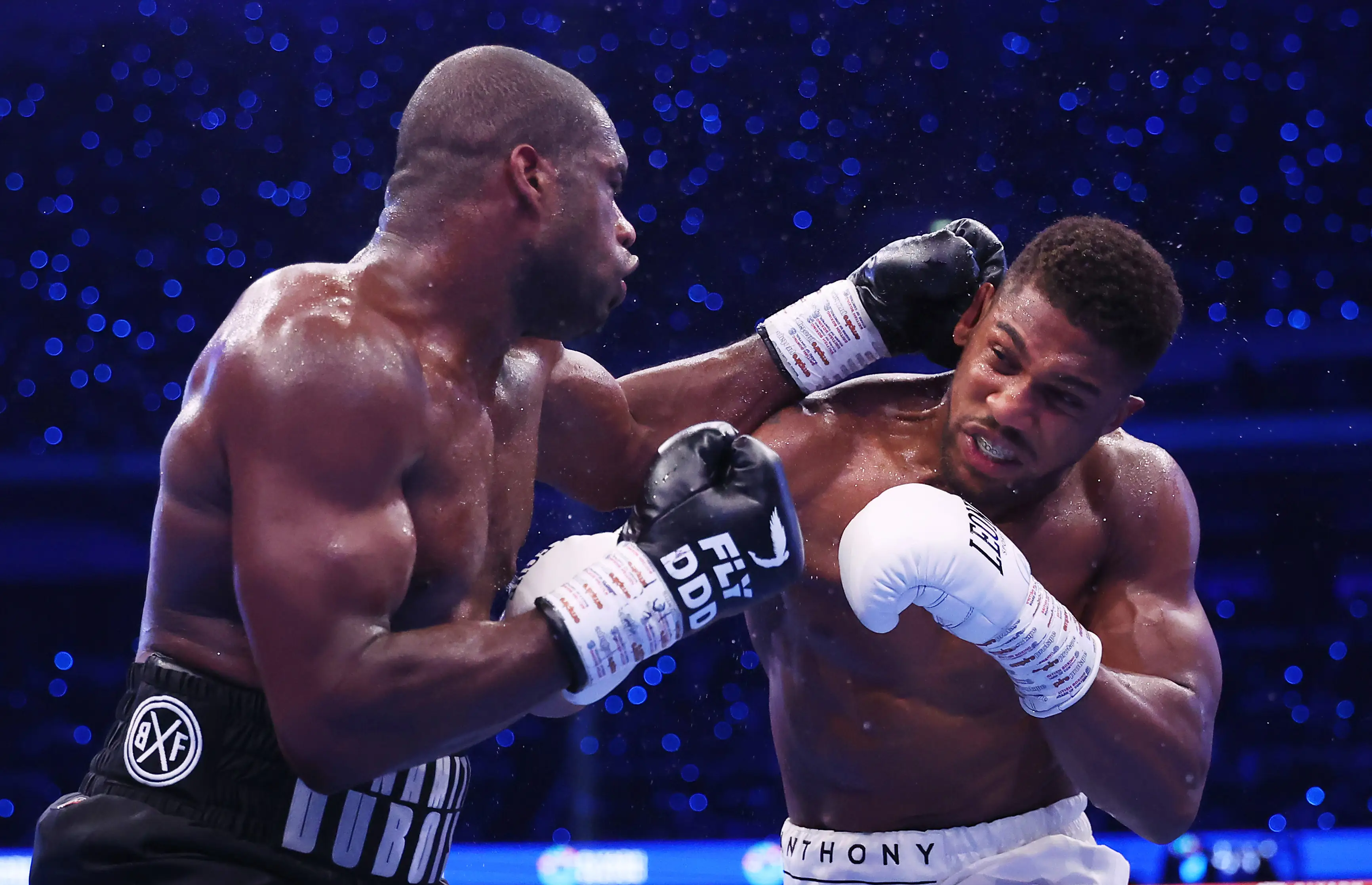 Anthony Joshua and Daniel Dubois trade punches during their world title fight. Image: Getty